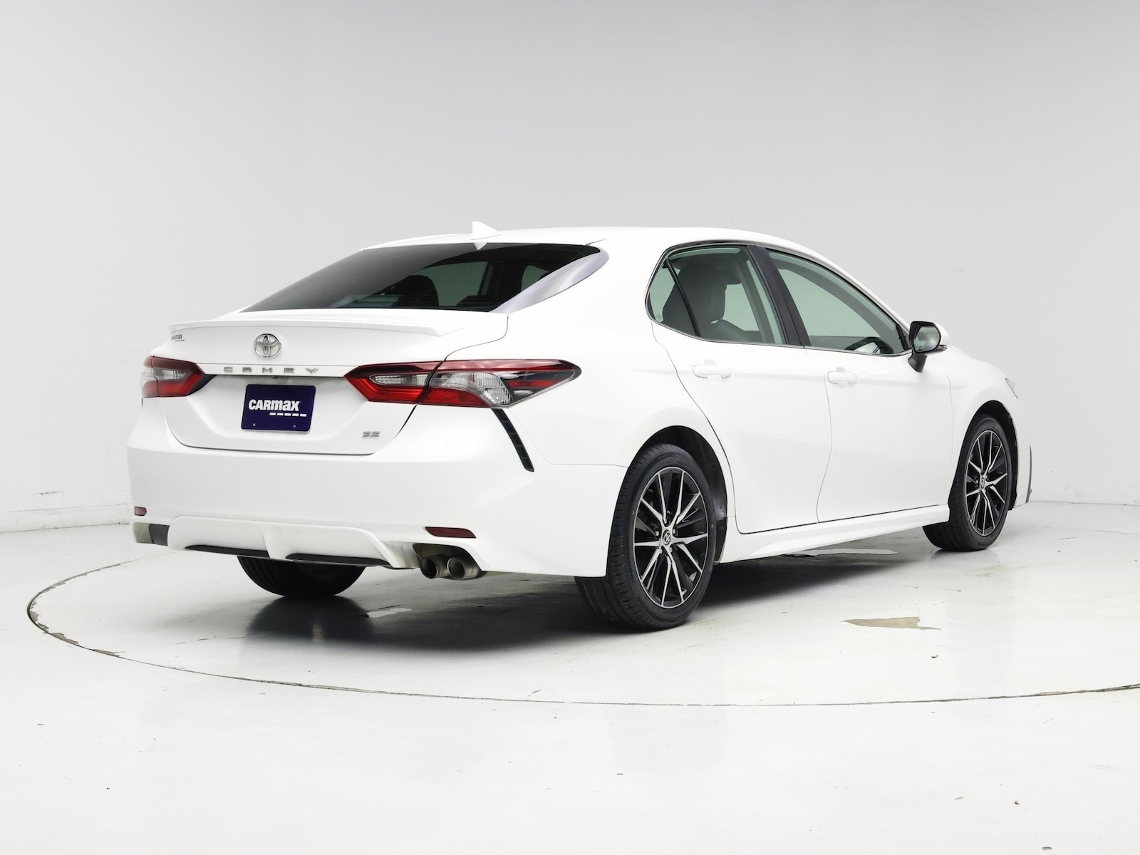 2023 Toyota Camry SE - Photo 9