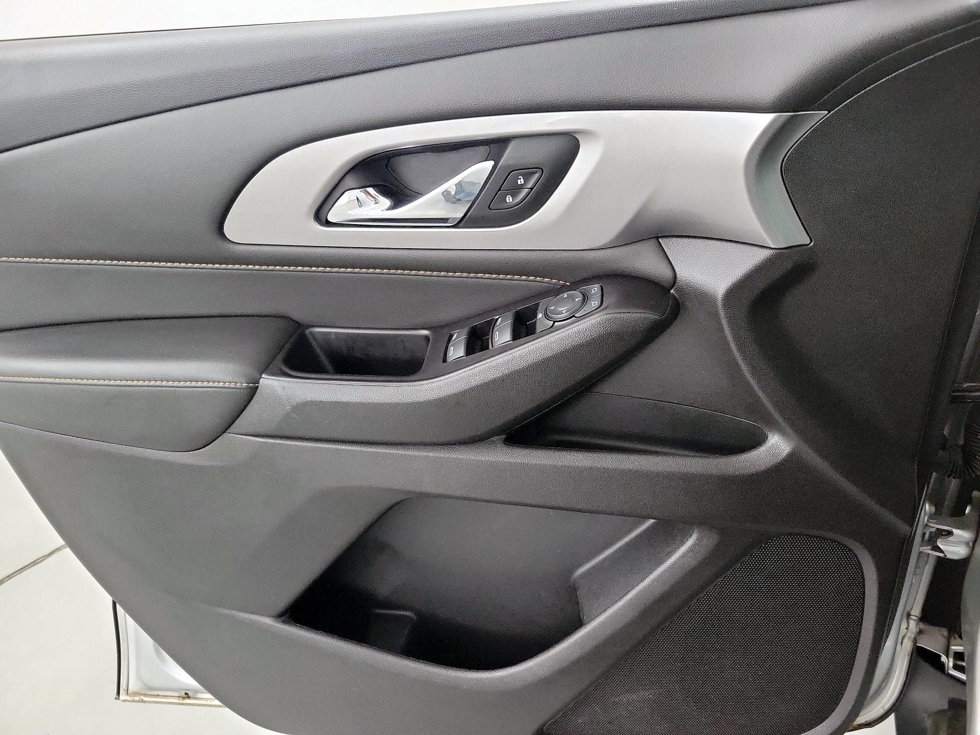 Thumbnail: 2020 Chevrolet Traverse - 12
