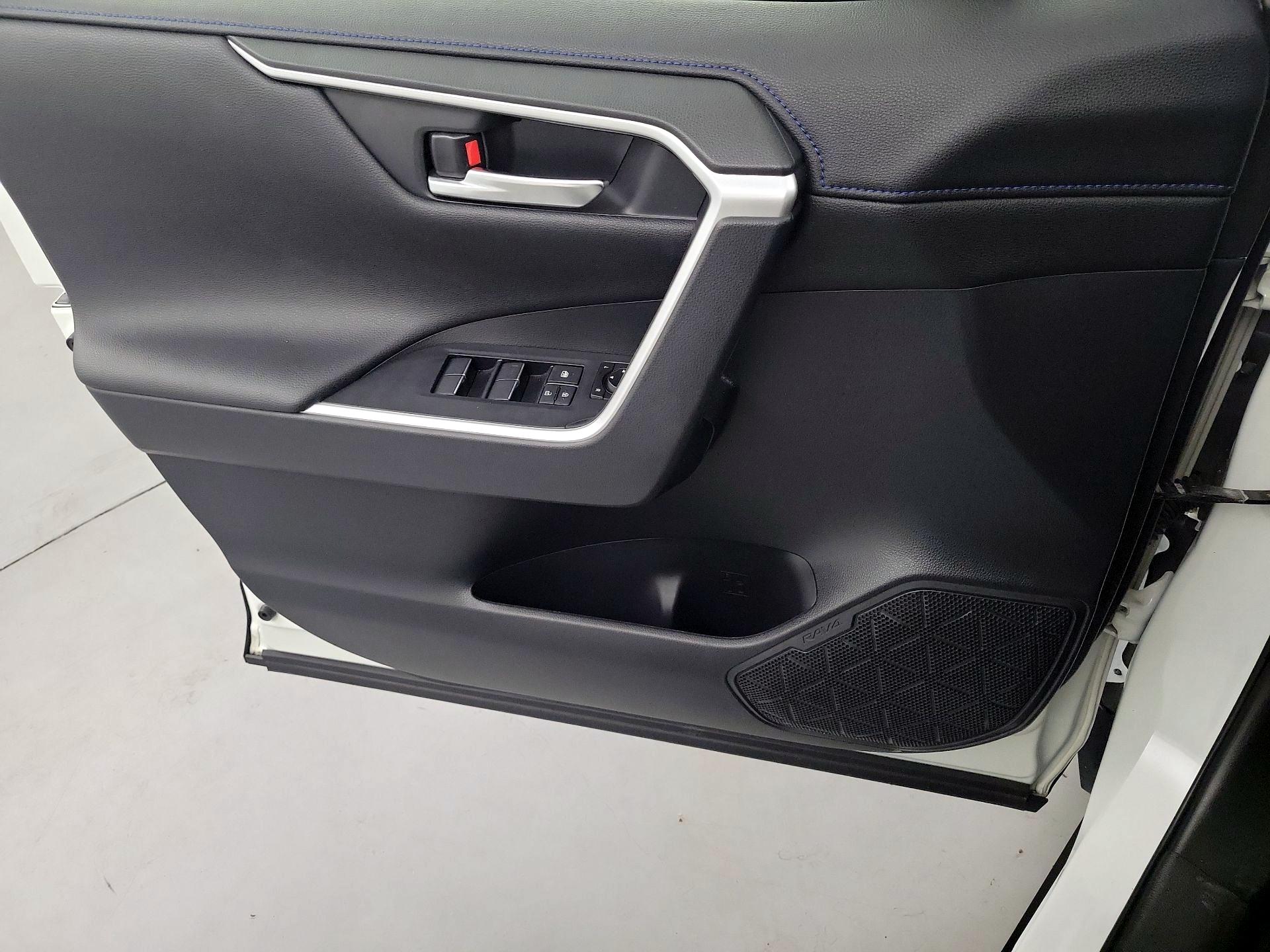Thumbnail: 2021 Toyota RAV4 - 12