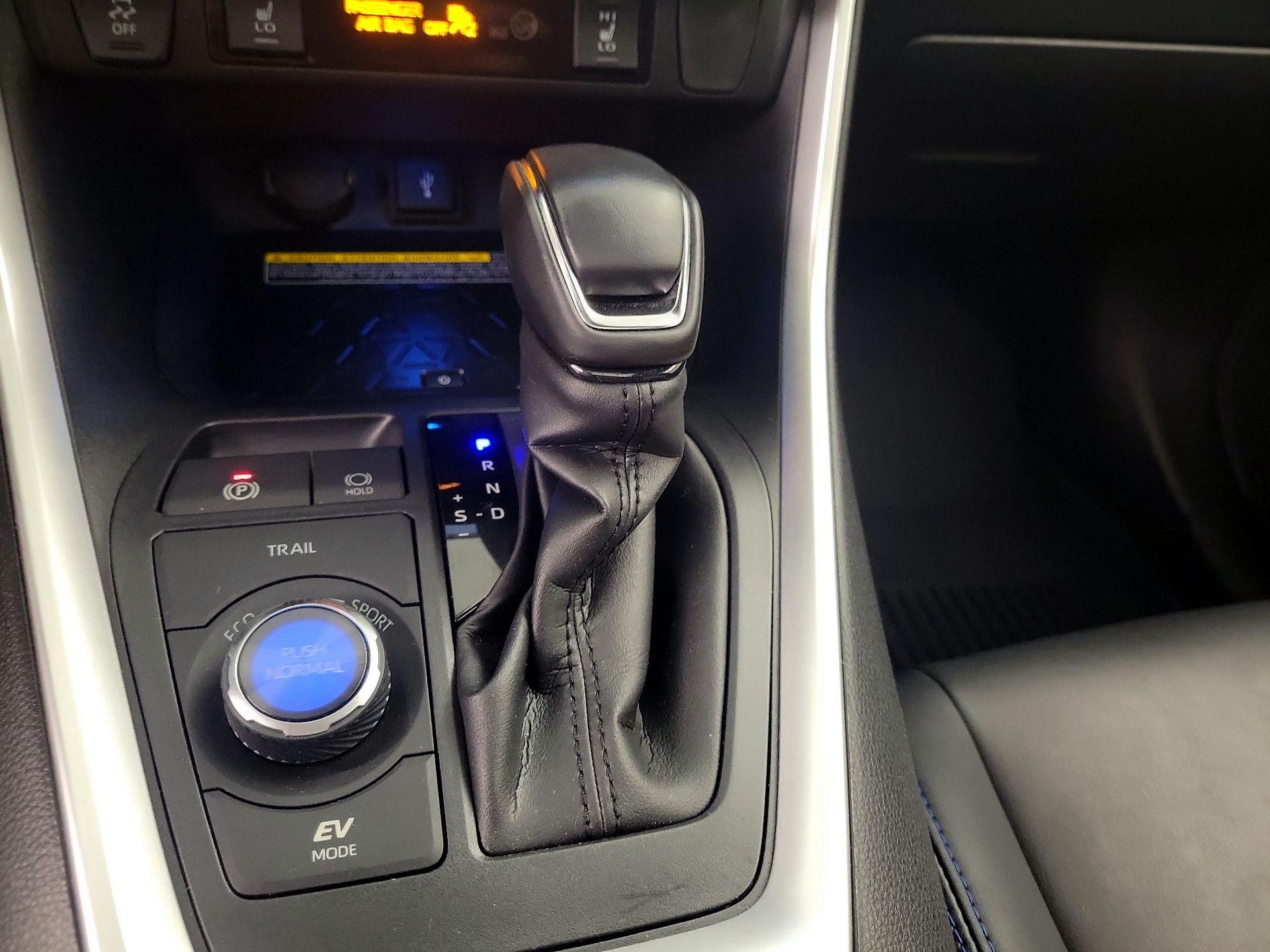Thumbnail: 2021 Toyota RAV4 - 18