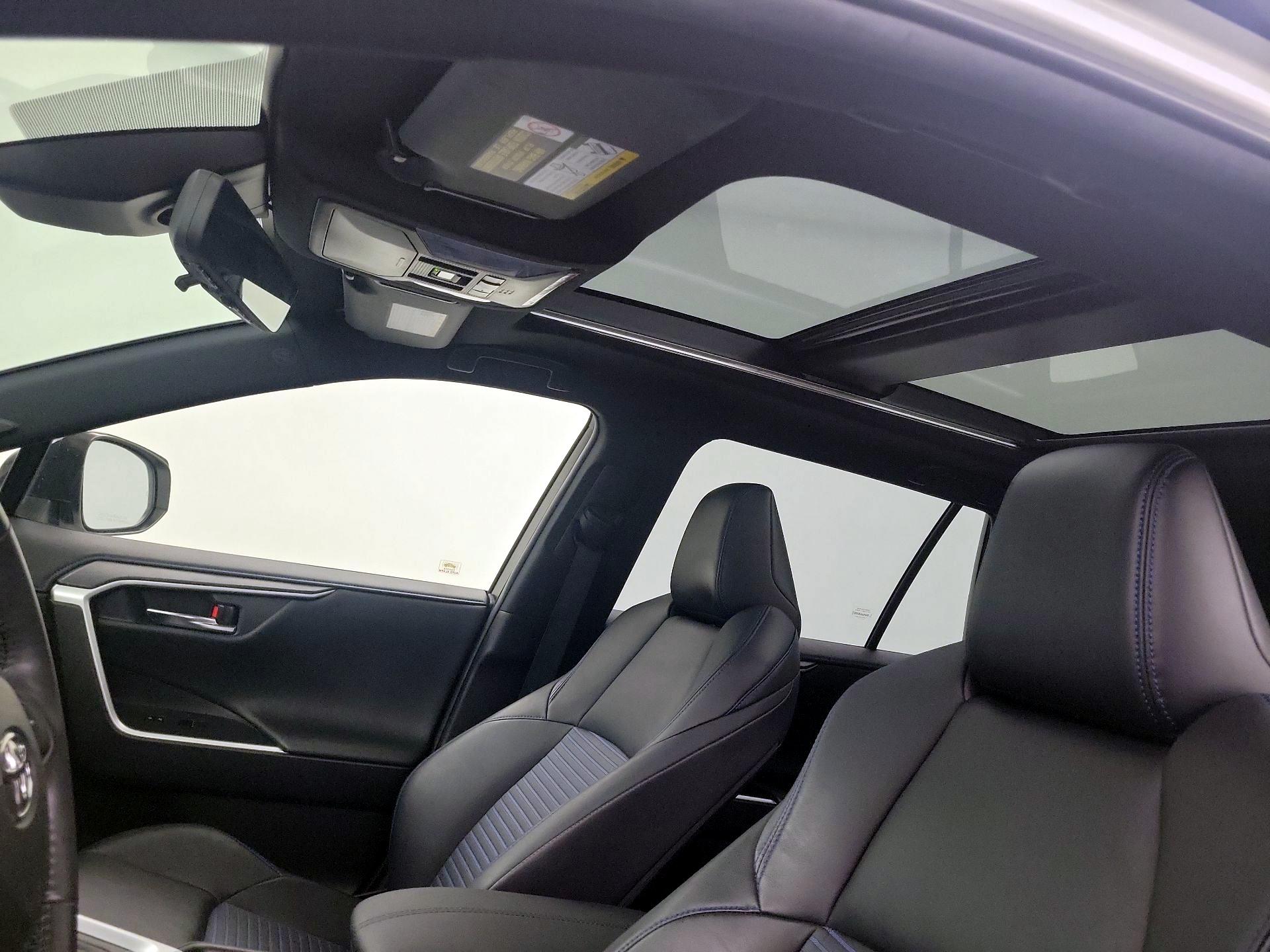 Thumbnail: 2021 Toyota RAV4 - 20