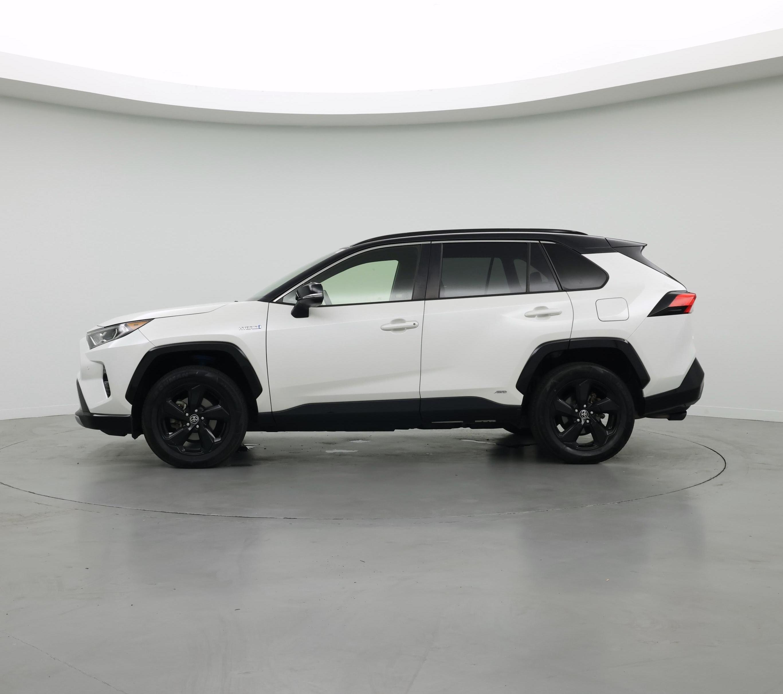Thumbnail: 2021 Toyota RAV4 - 3