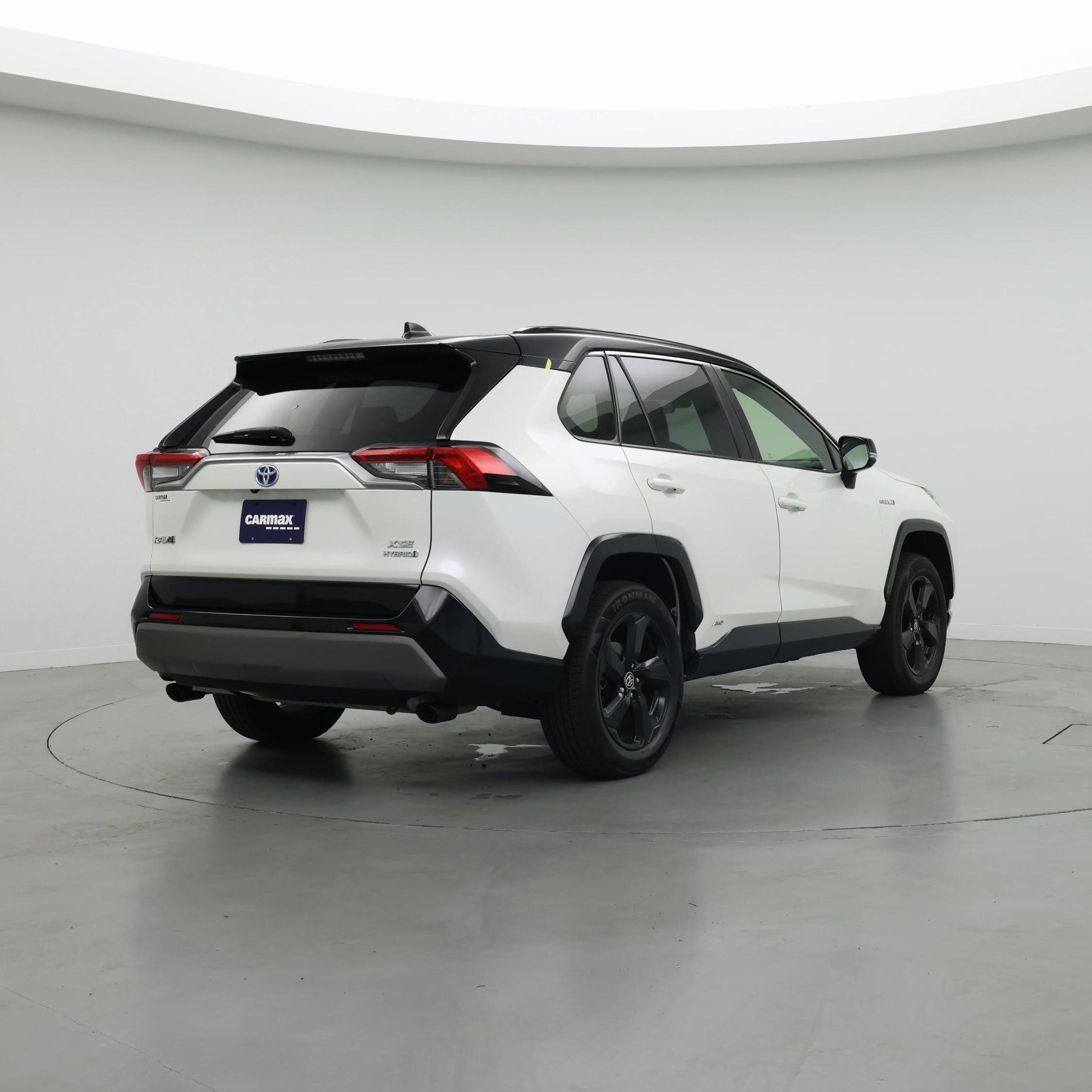 Thumbnail: 2021 Toyota RAV4 - 8