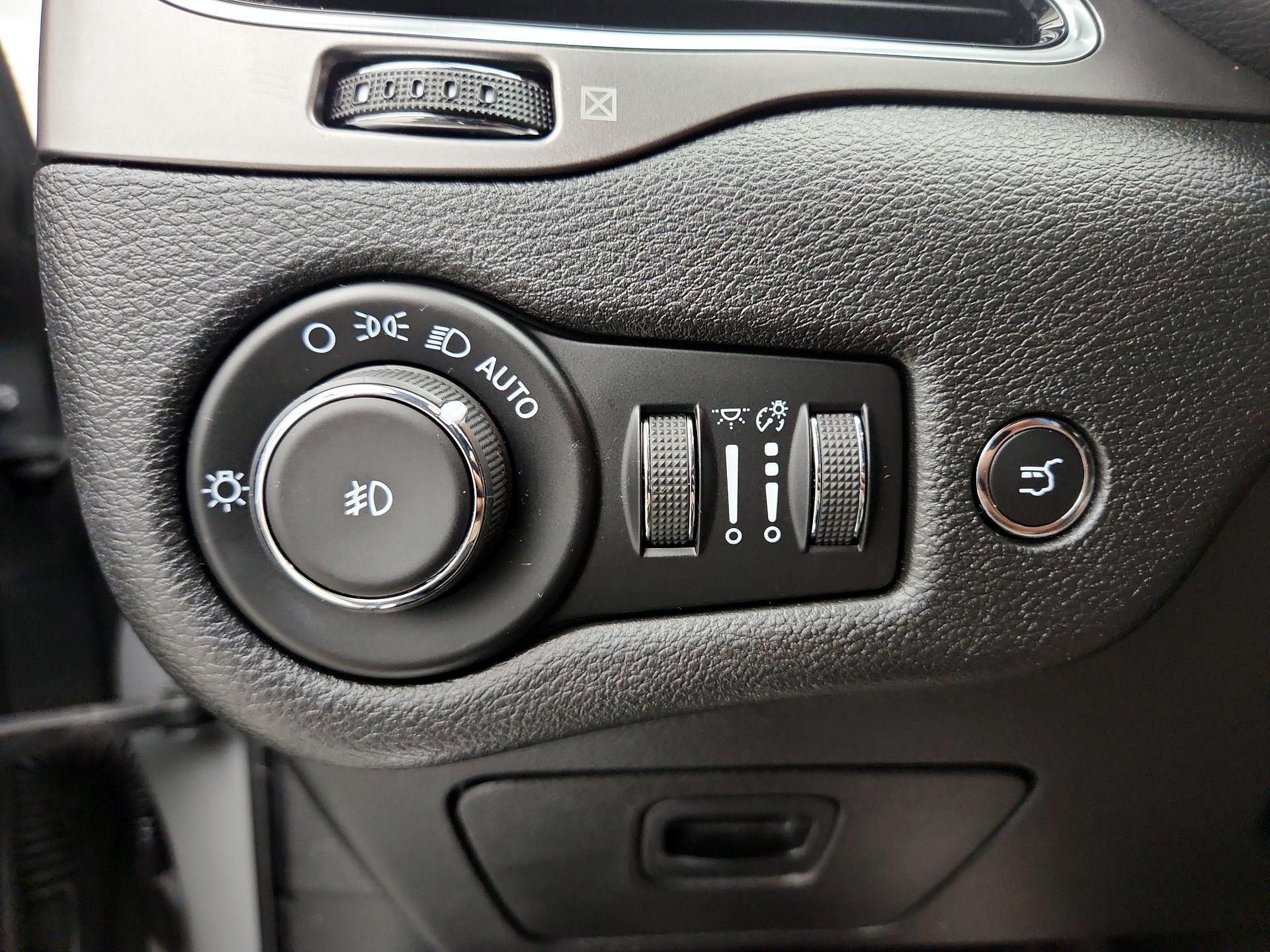 Thumbnail: 2021 Jeep Cherokee - 13