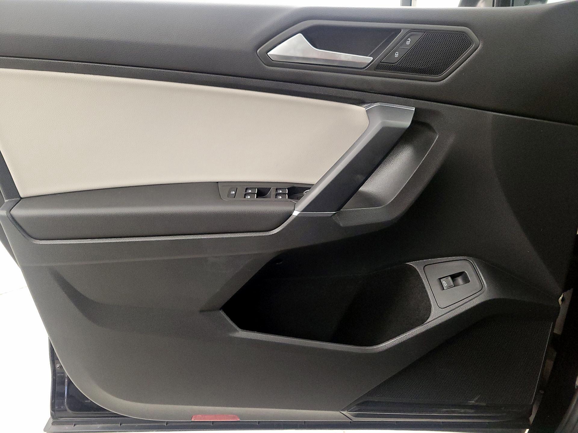 Thumbnail: 2020 Volkswagen Tiguan - 12