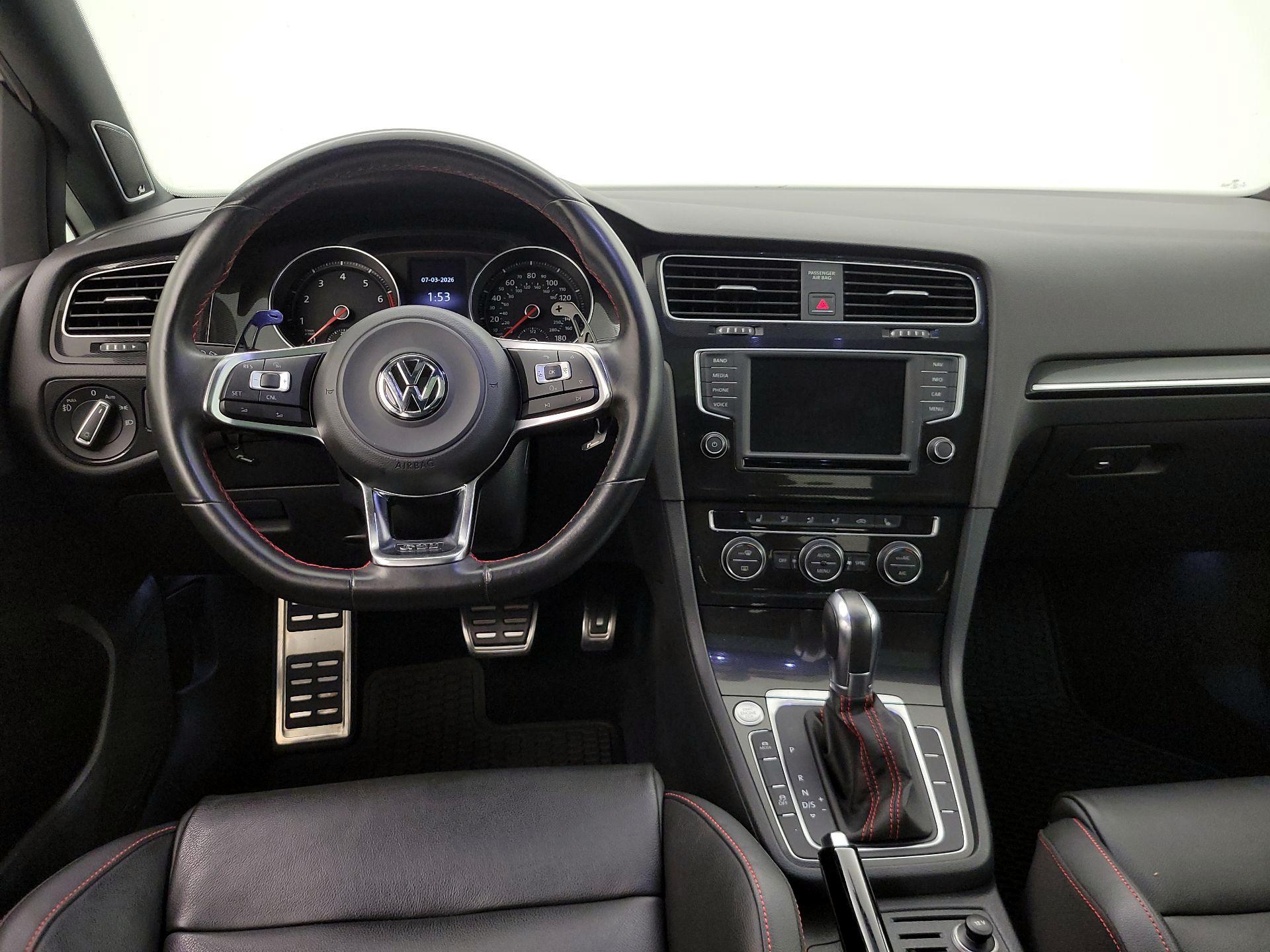 Thumbnail: 2016 Volkswagen Golf - 10