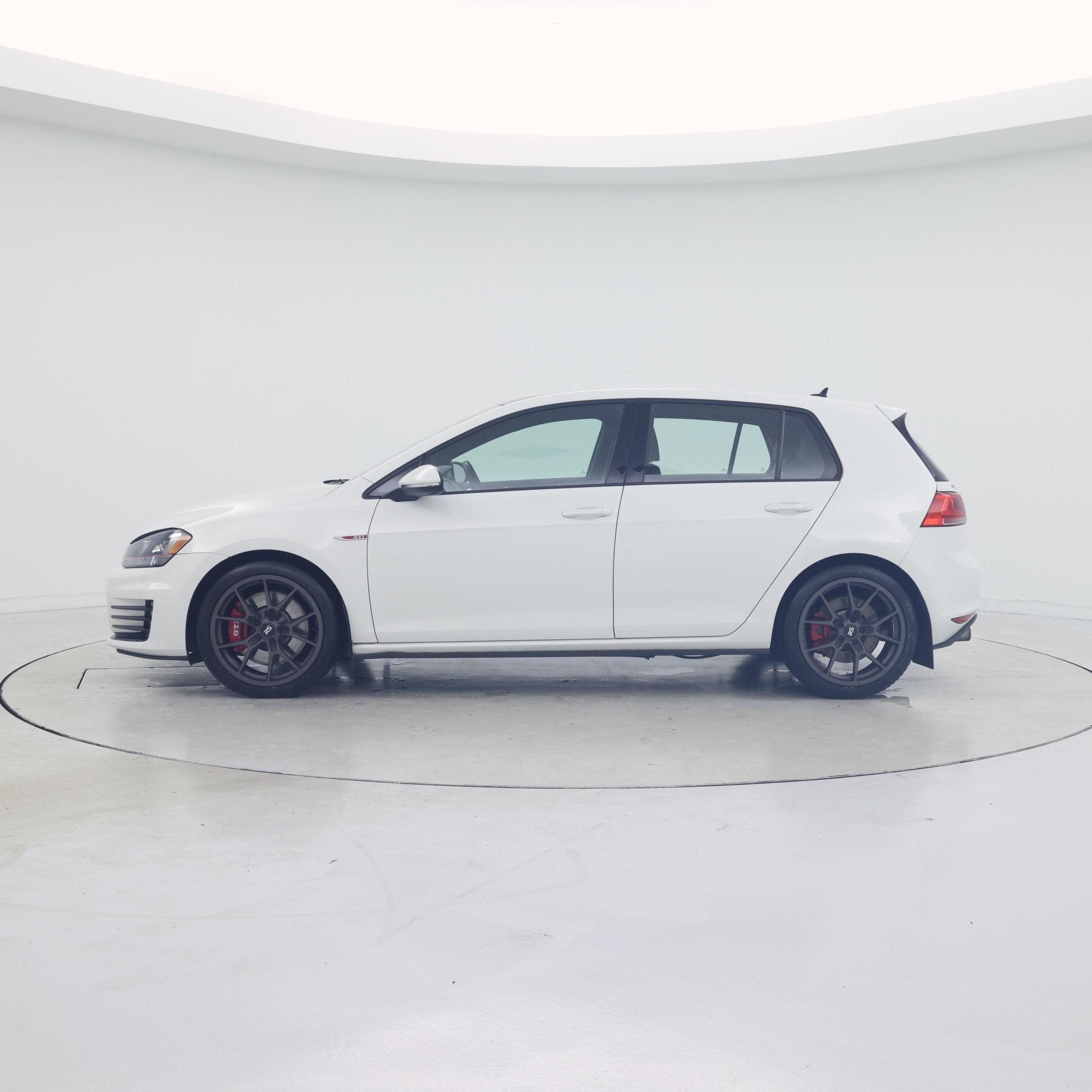 Thumbnail: 2016 Volkswagen Golf - 3