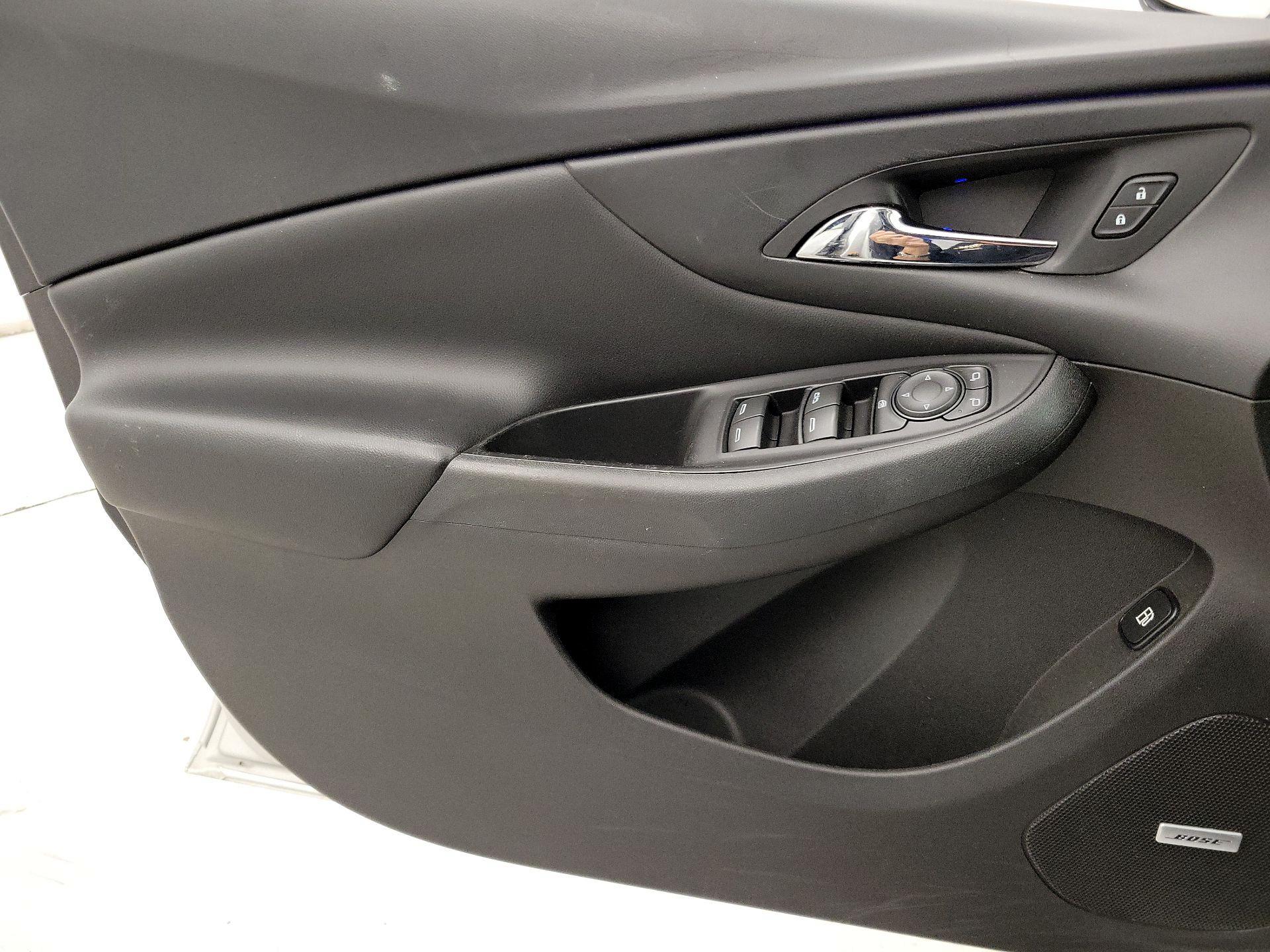 Thumbnail: 2017 Chevrolet Volt - 12