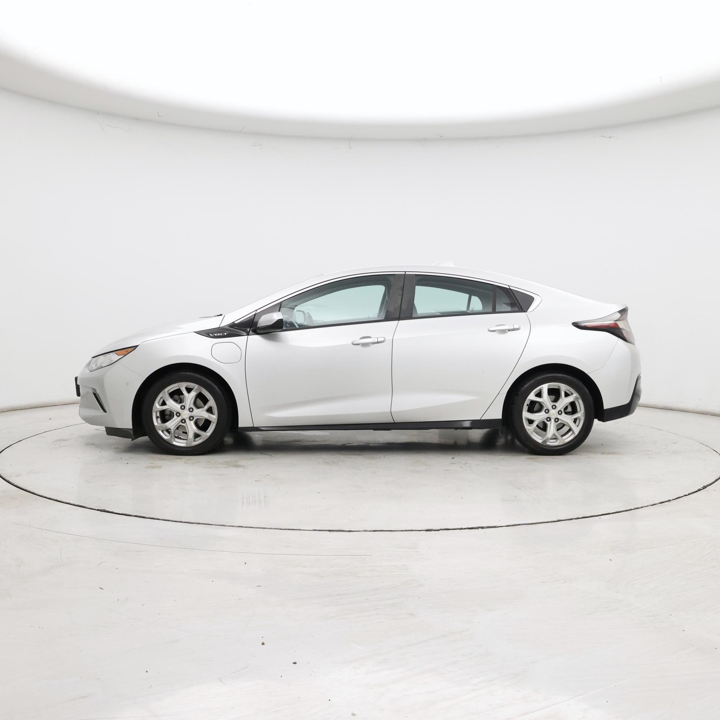 Thumbnail: 2017 Chevrolet Volt - 3