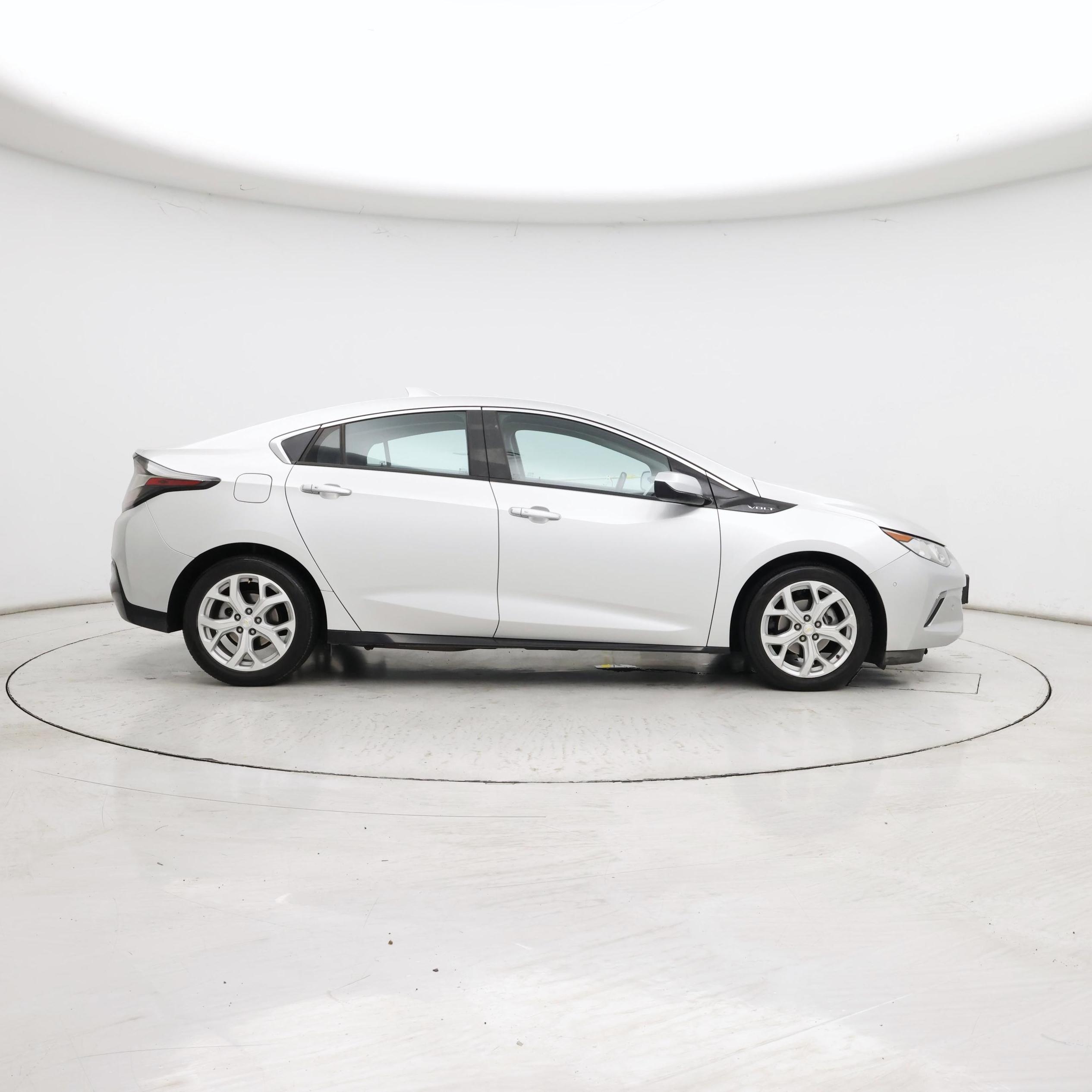 Thumbnail: 2017 Chevrolet Volt - 7