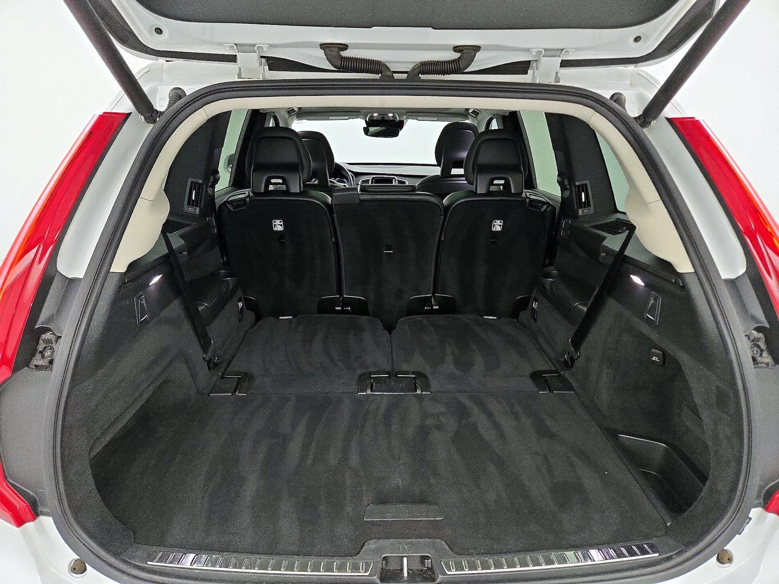 2021 Volvo XC90 Momentum - Photo 25