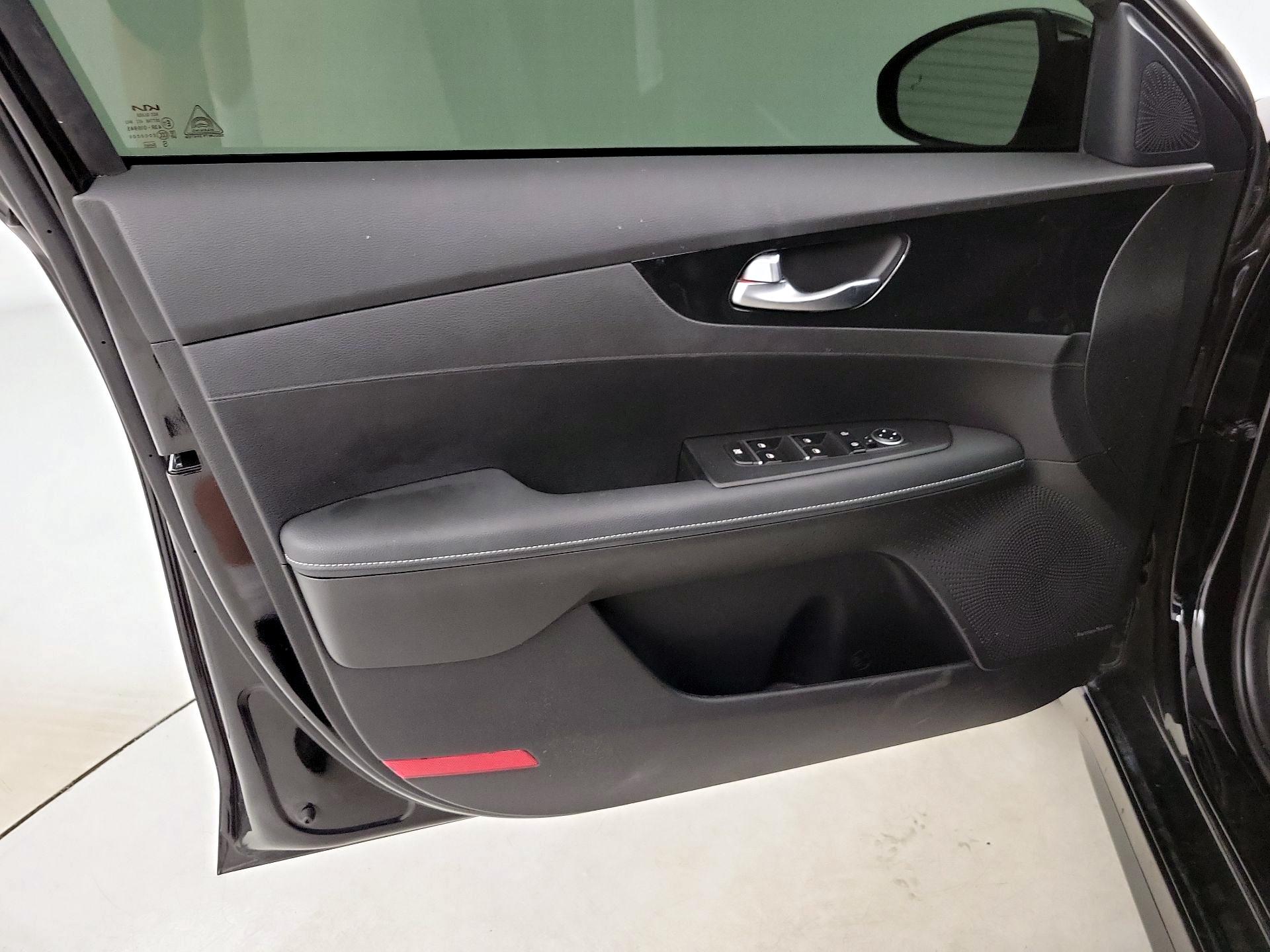 Thumbnail: 2023 Kia Forte - 12