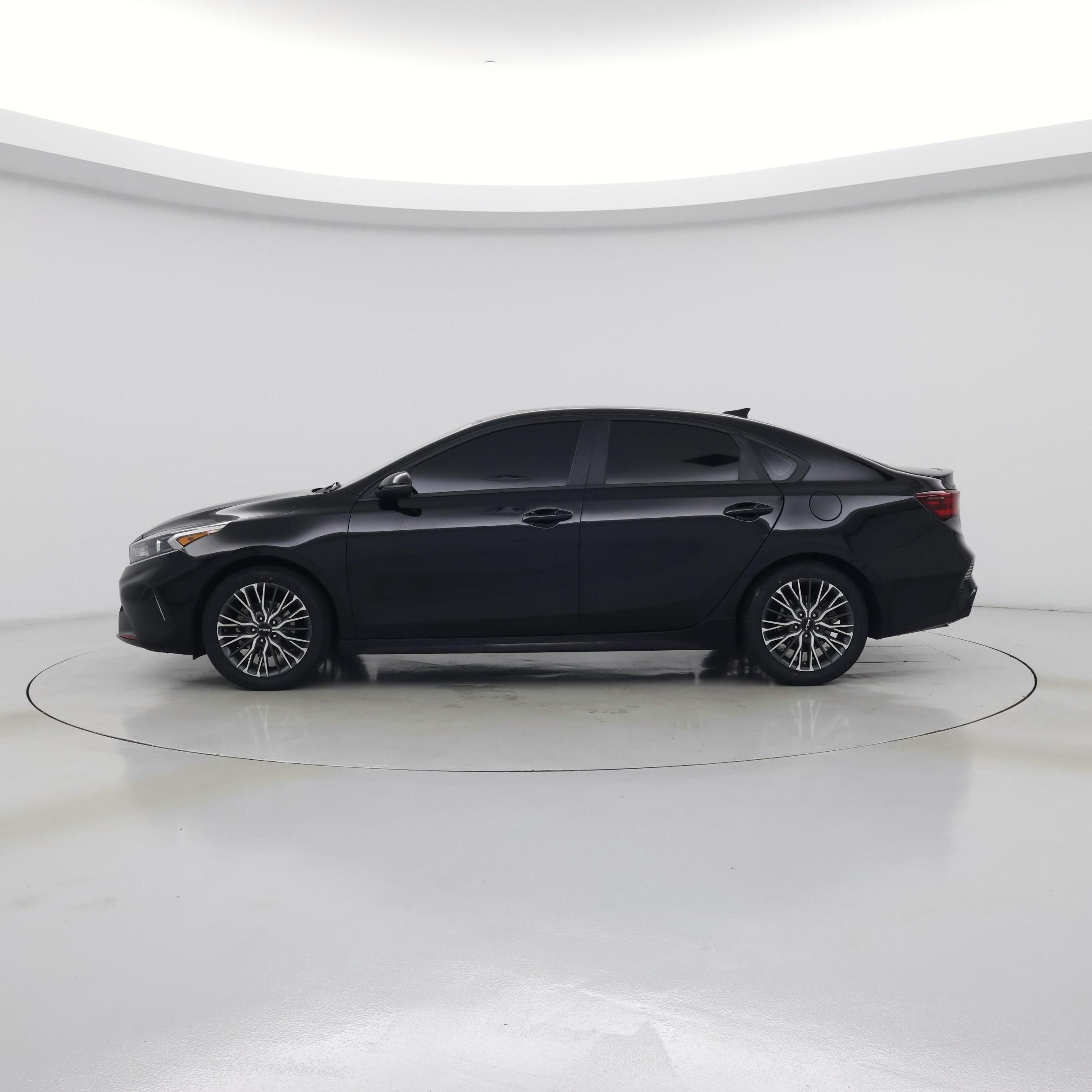 Thumbnail: 2023 Kia Forte - 3