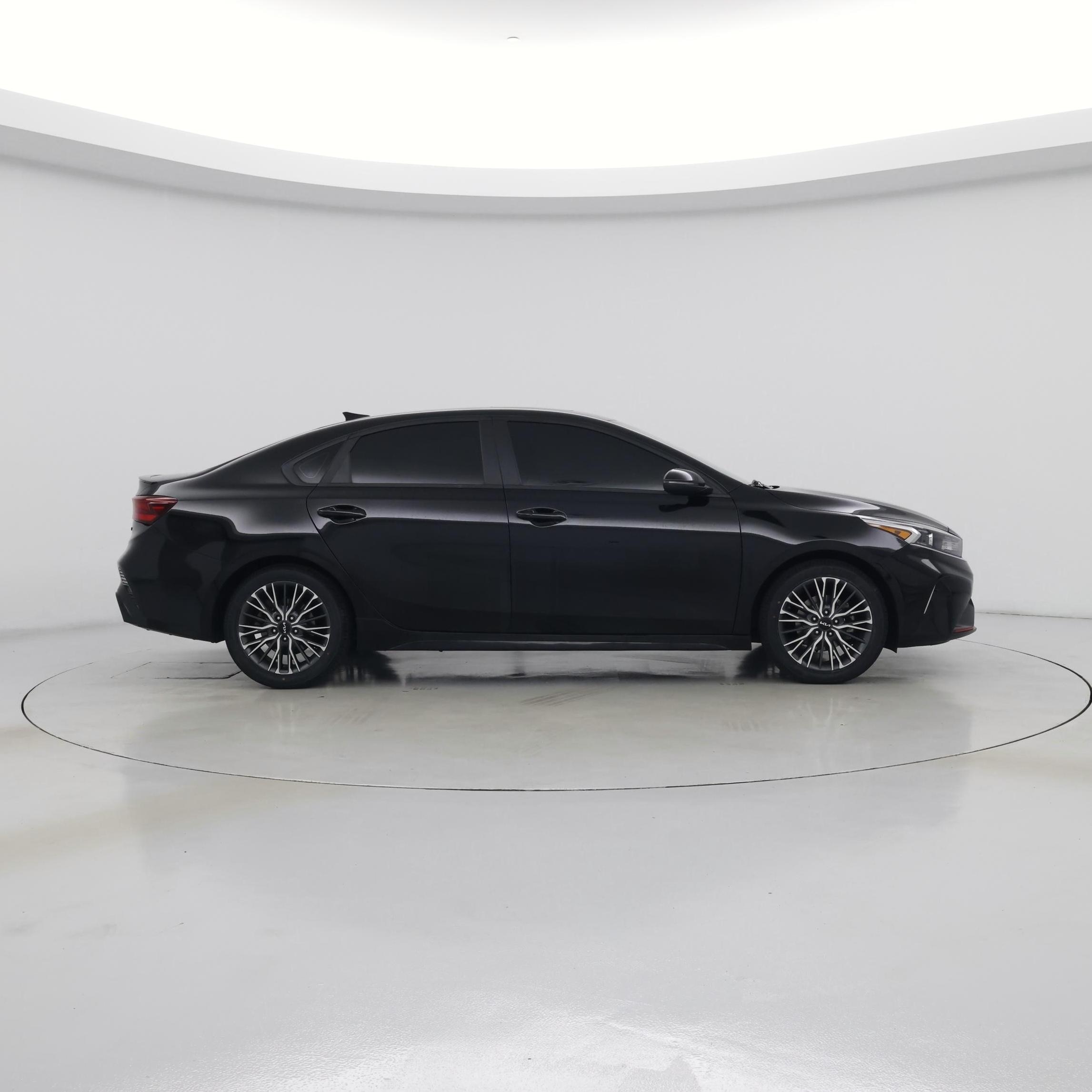 Thumbnail: 2023 Kia Forte - 7