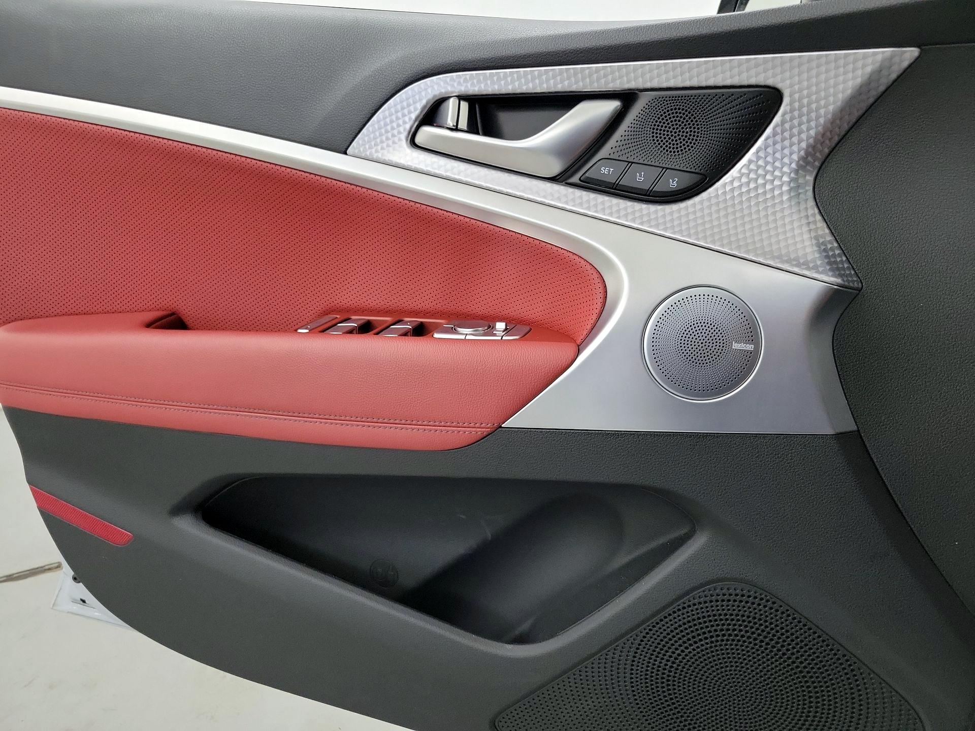 Thumbnail: 2023 Genesis G70 - 12