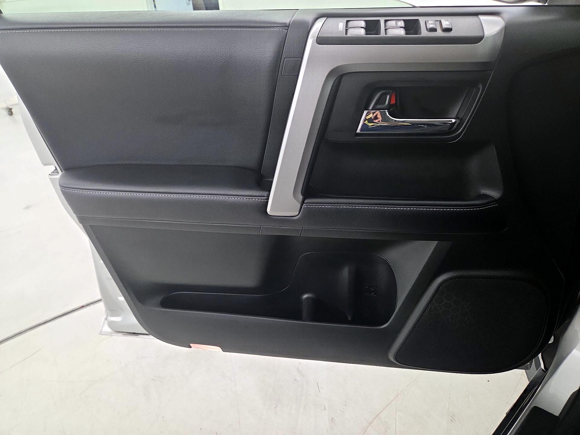 Thumbnail: 2019 Toyota 4Runner - 12