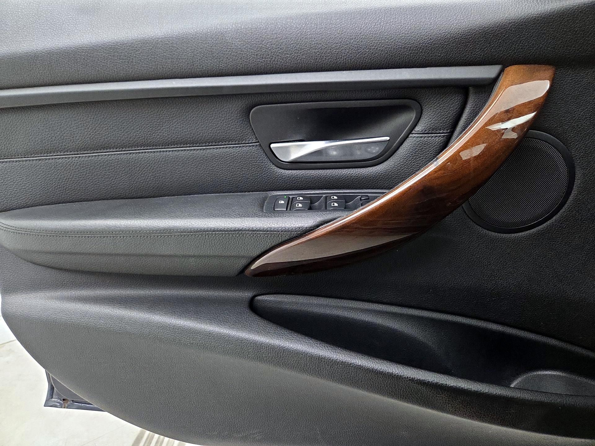 Thumbnail: 2015 BMW 3 Series - 12