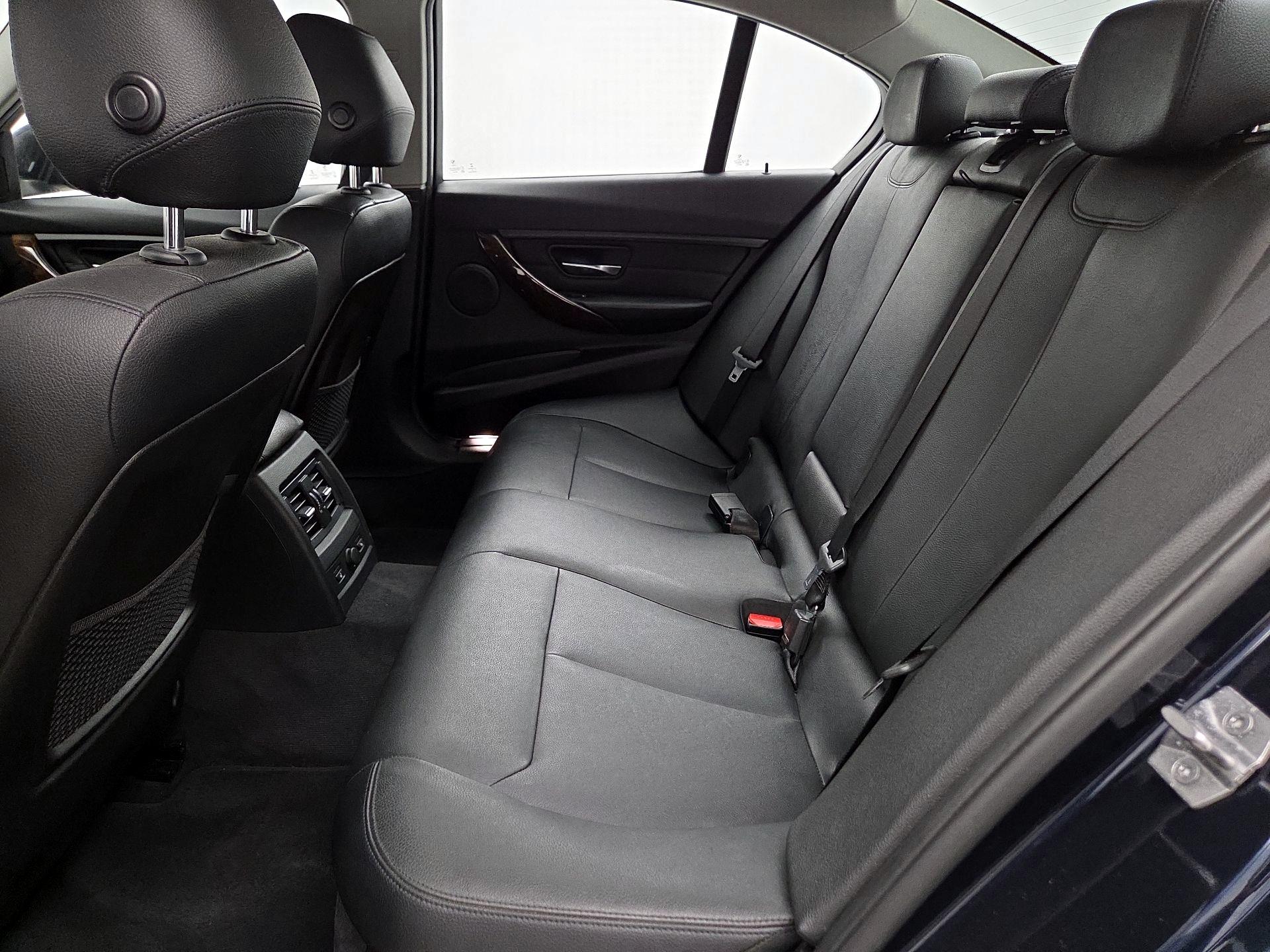 Thumbnail: 2015 BMW 3 Series - 20