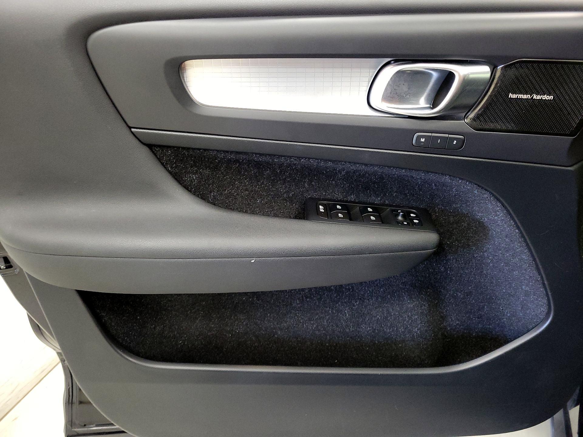 Thumbnail: 2019 Volvo XC40 - 12
