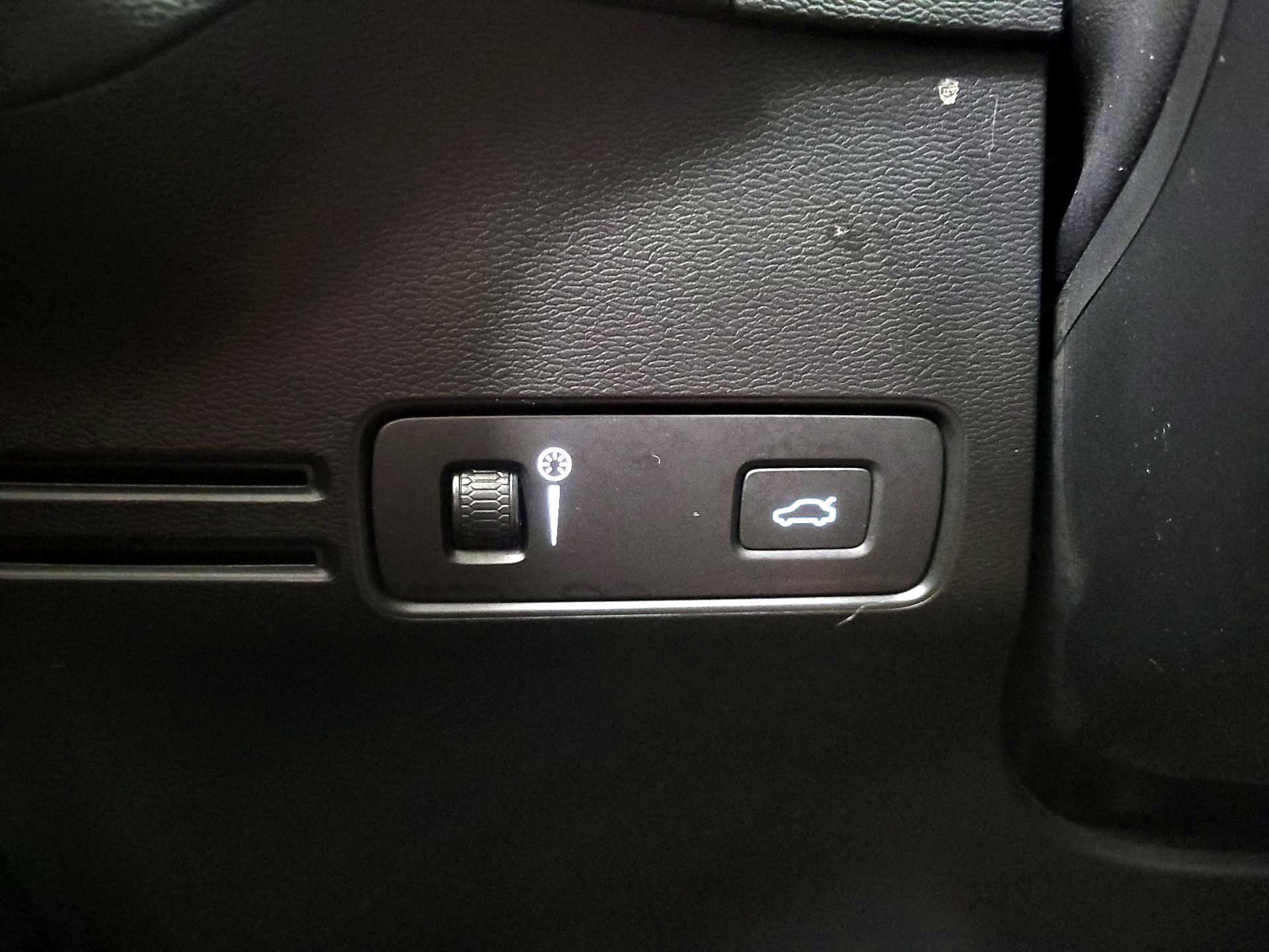 Thumbnail: 2019 Volvo XC40 - 13