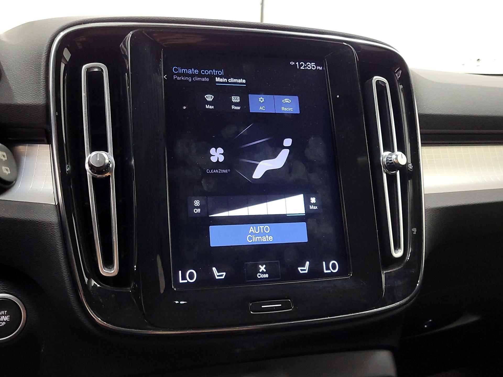 Thumbnail: 2019 Volvo XC40 - 17