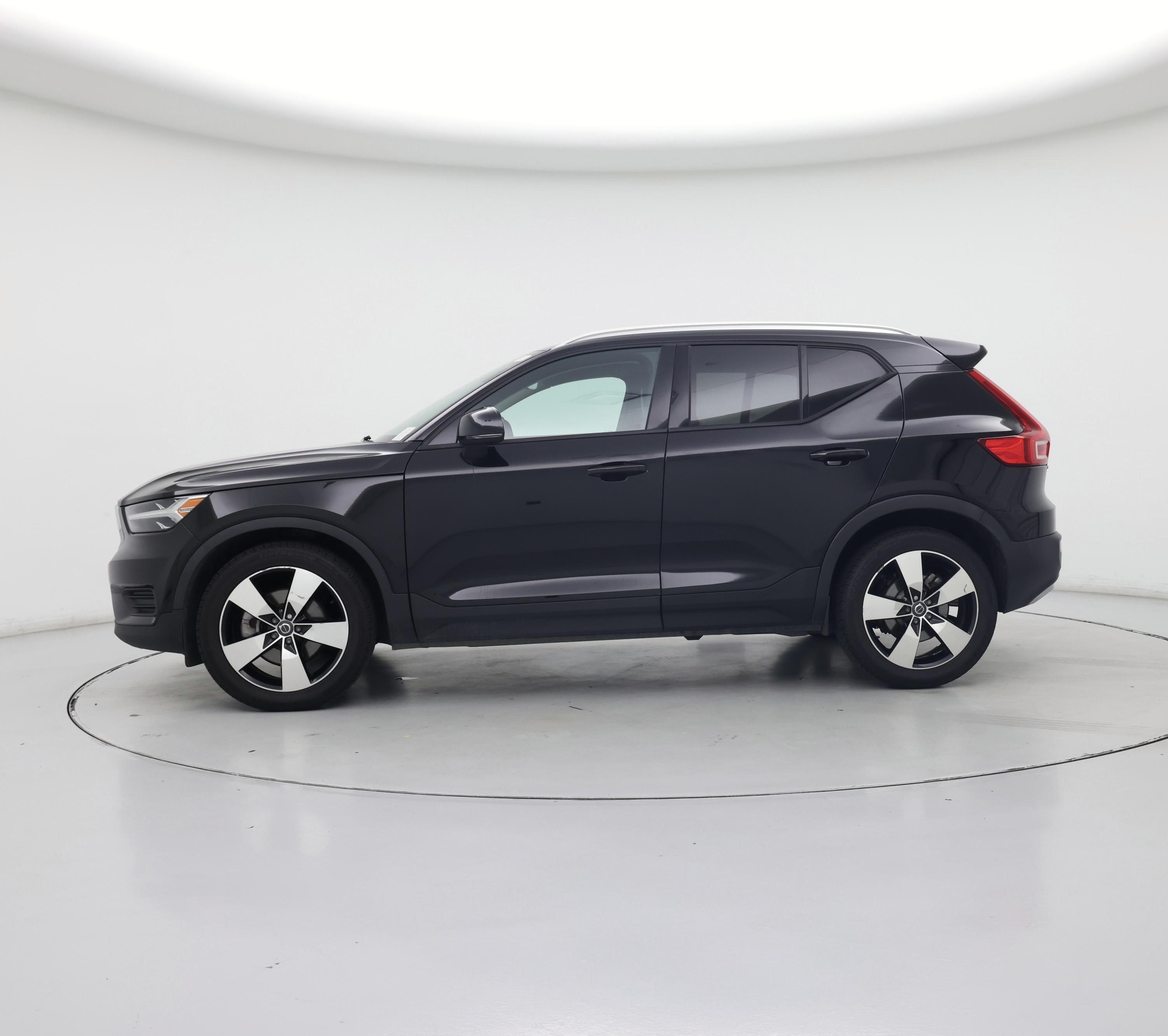 Thumbnail: 2019 Volvo XC40 - 3