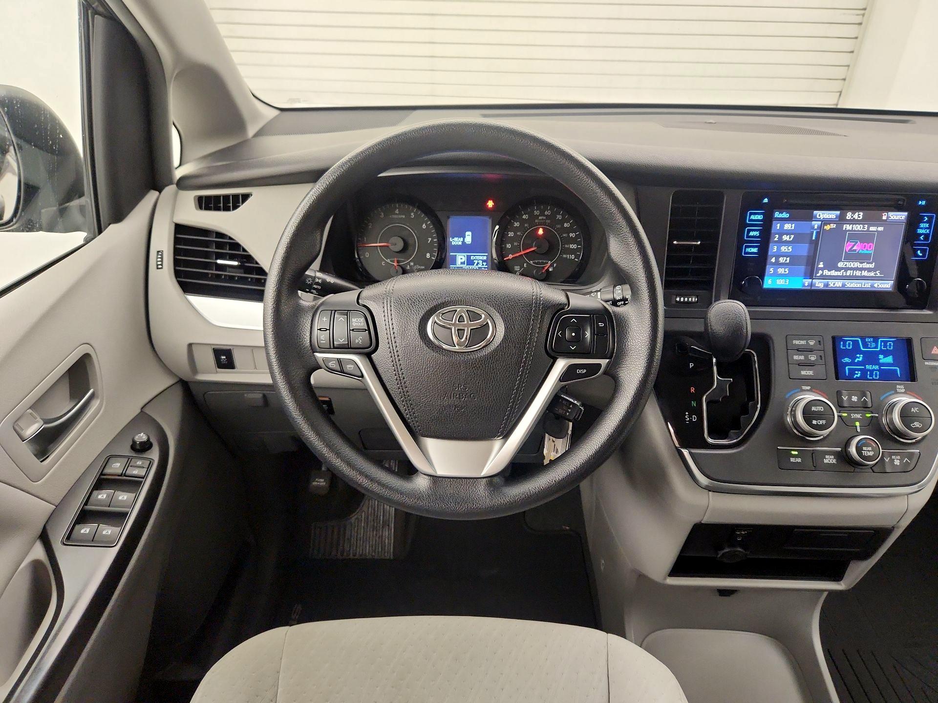 Thumbnail: 2016 Toyota Sienna - 10