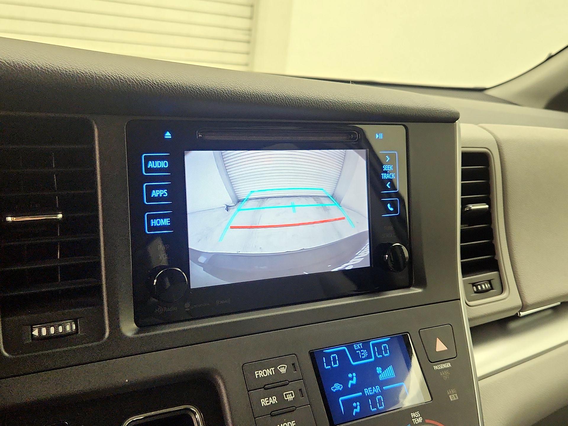 Thumbnail: 2016 Toyota Sienna - 14