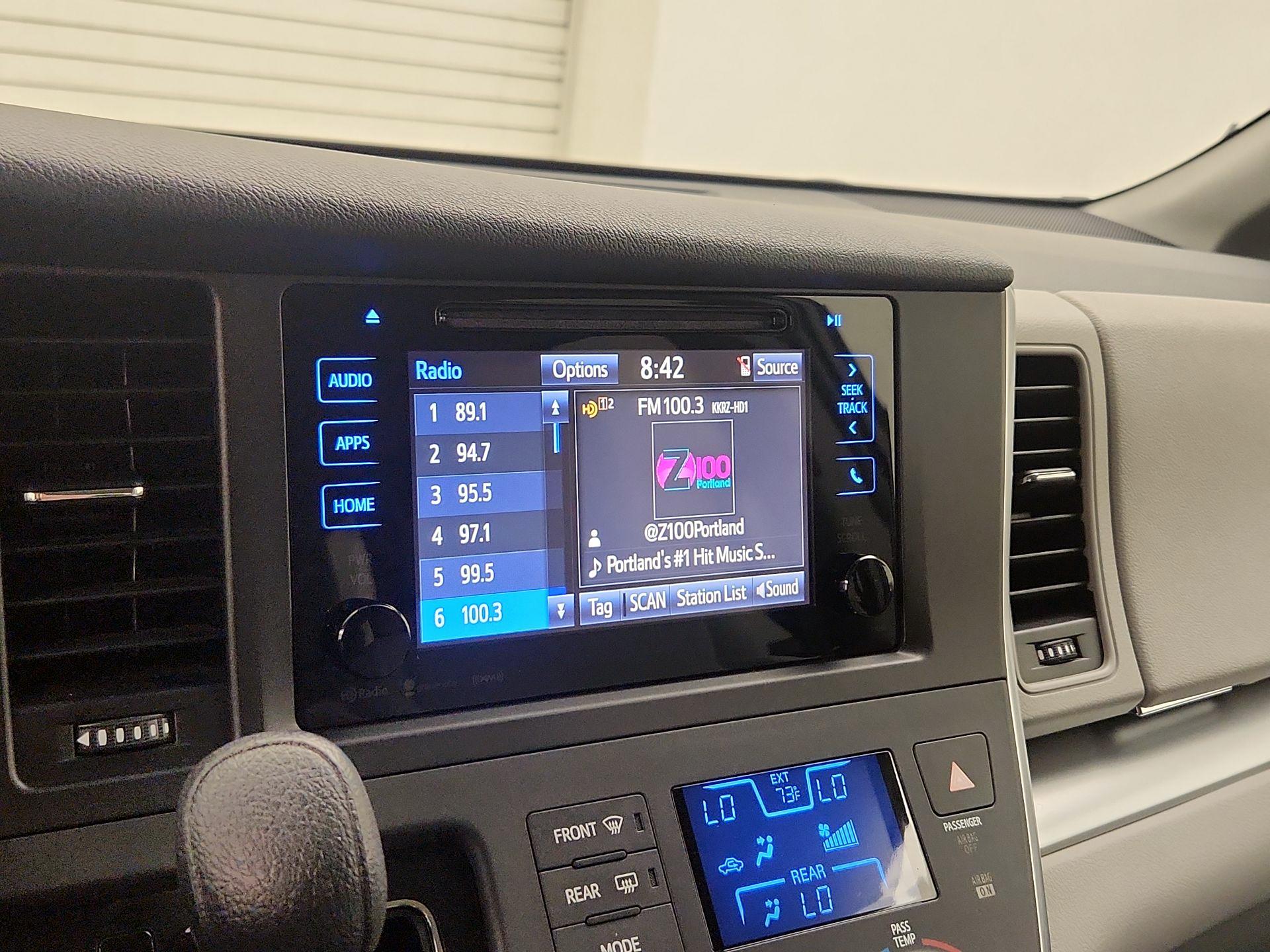 Thumbnail: 2016 Toyota Sienna - 15