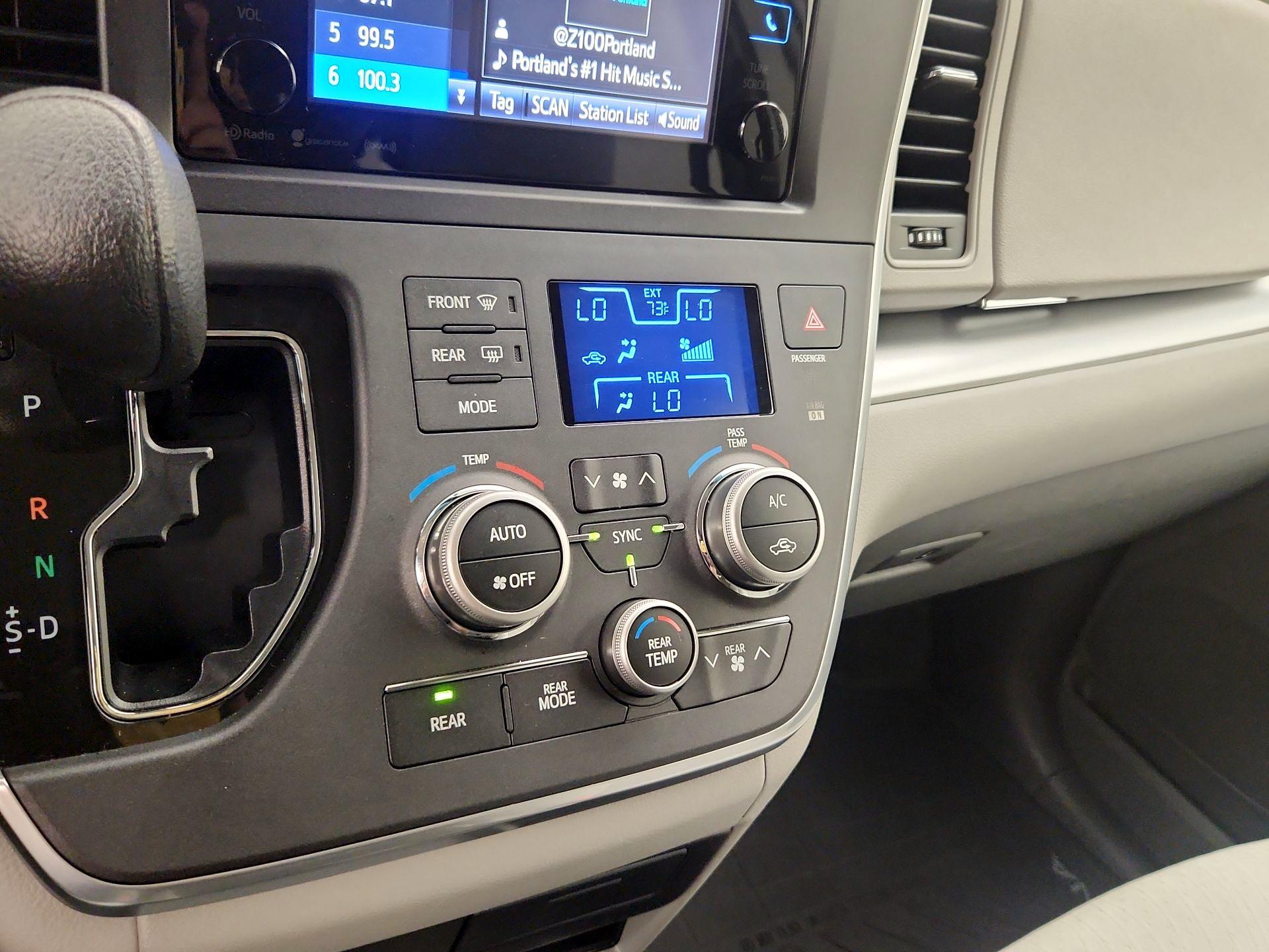Thumbnail: 2016 Toyota Sienna - 16