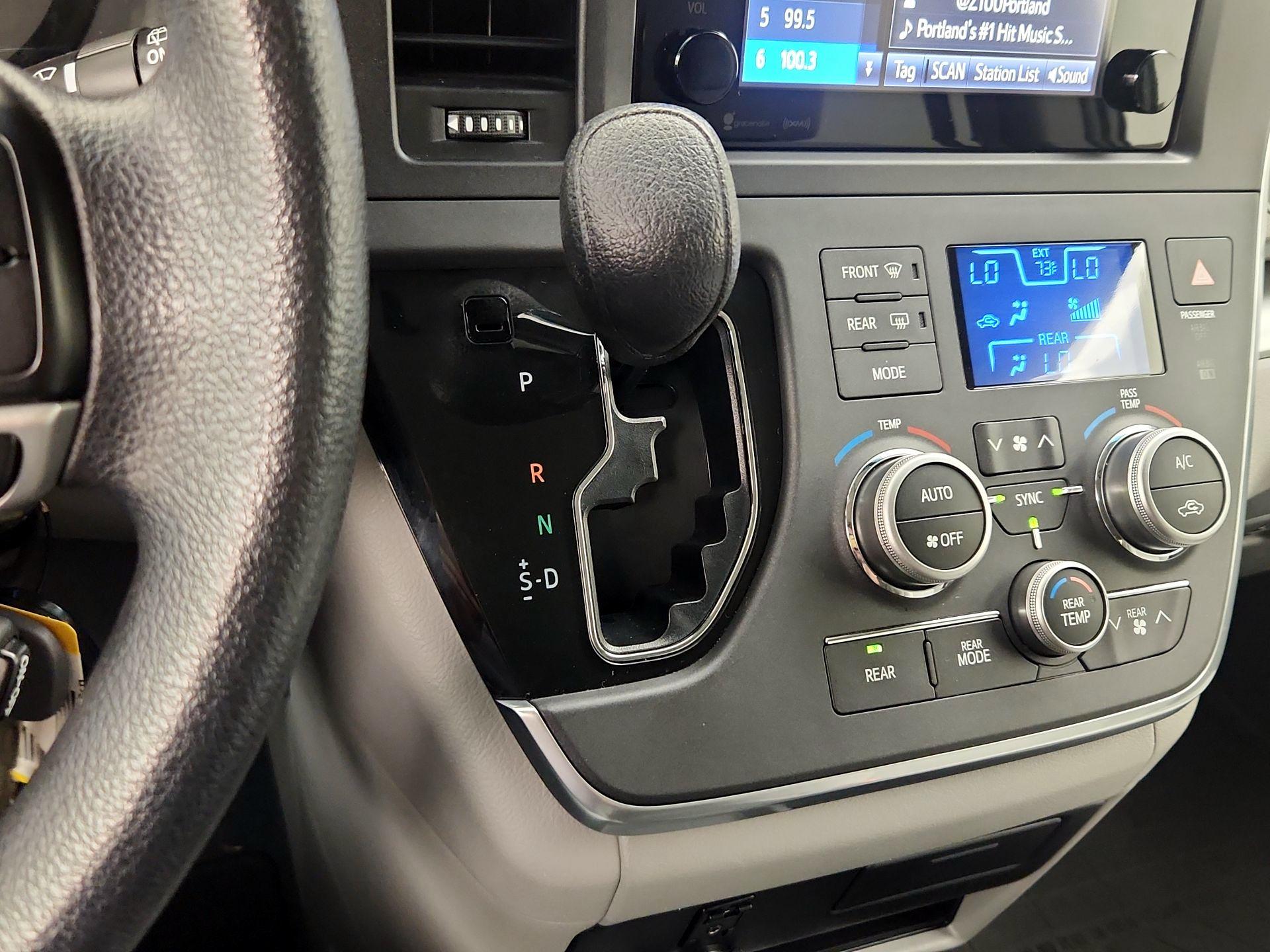 Thumbnail: 2016 Toyota Sienna - 17