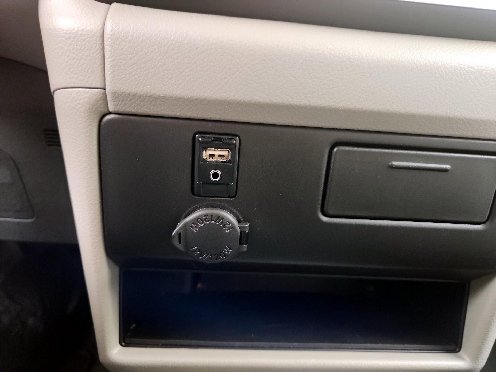 Thumbnail: 2016 Toyota Sienna - 18