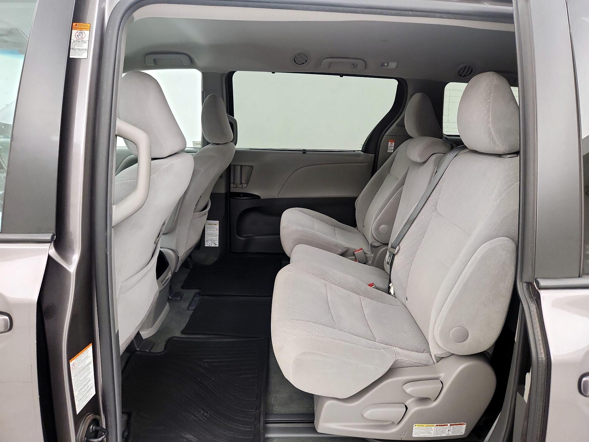 Thumbnail: 2016 Toyota Sienna - 19