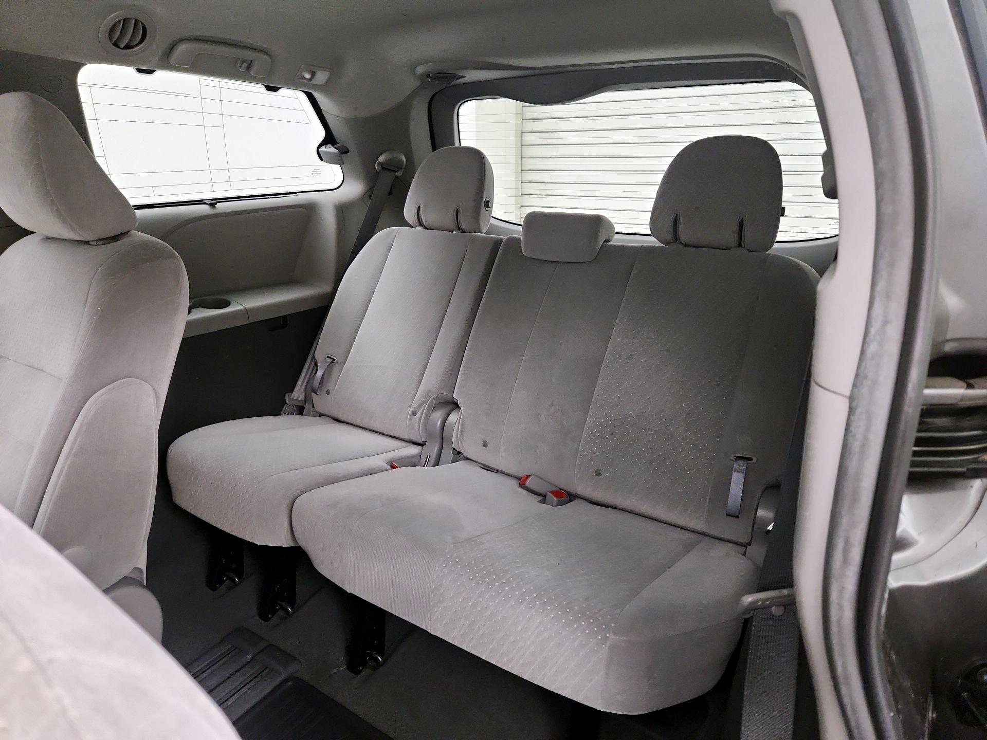 Thumbnail: 2016 Toyota Sienna - 20