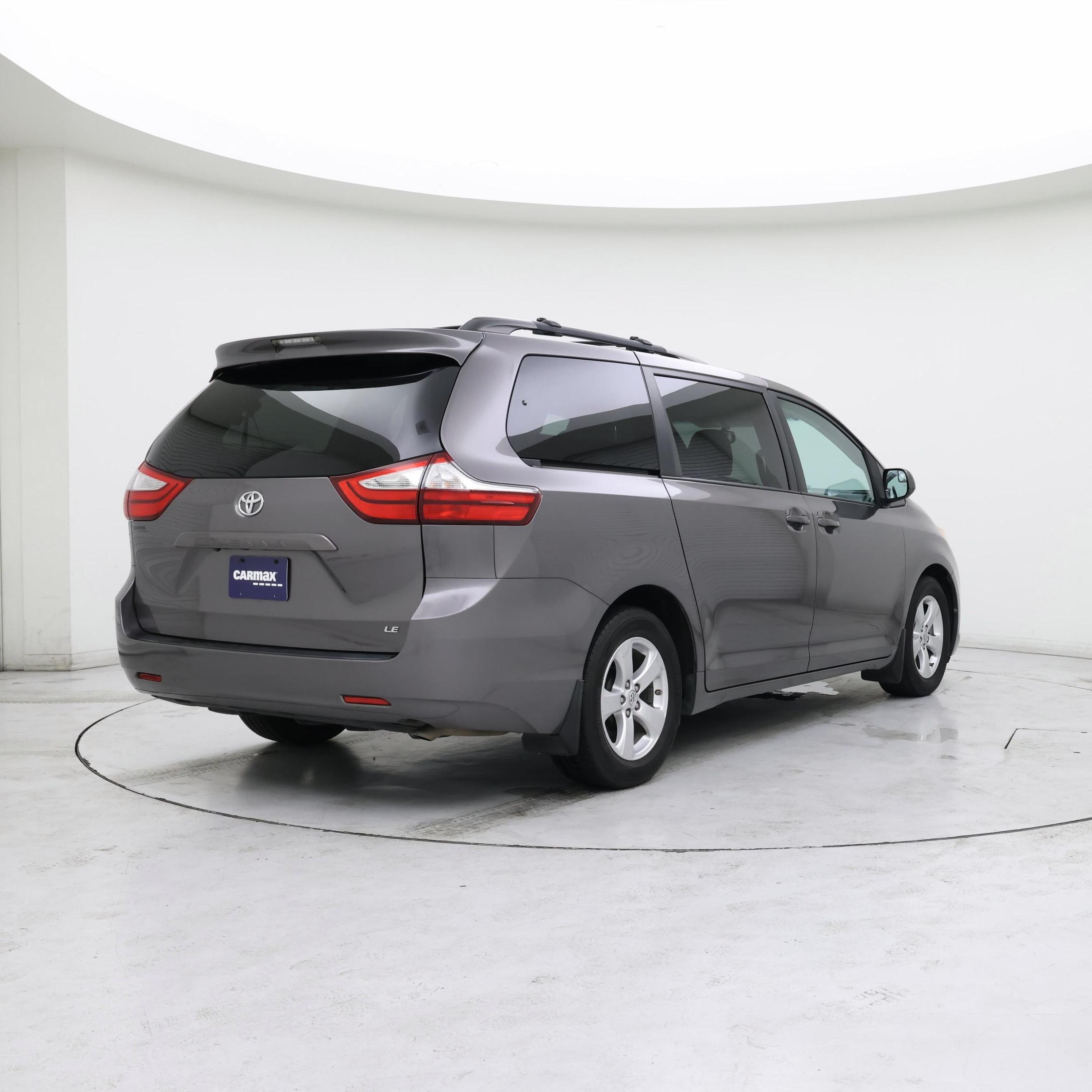 Thumbnail: 2016 Toyota Sienna - 8