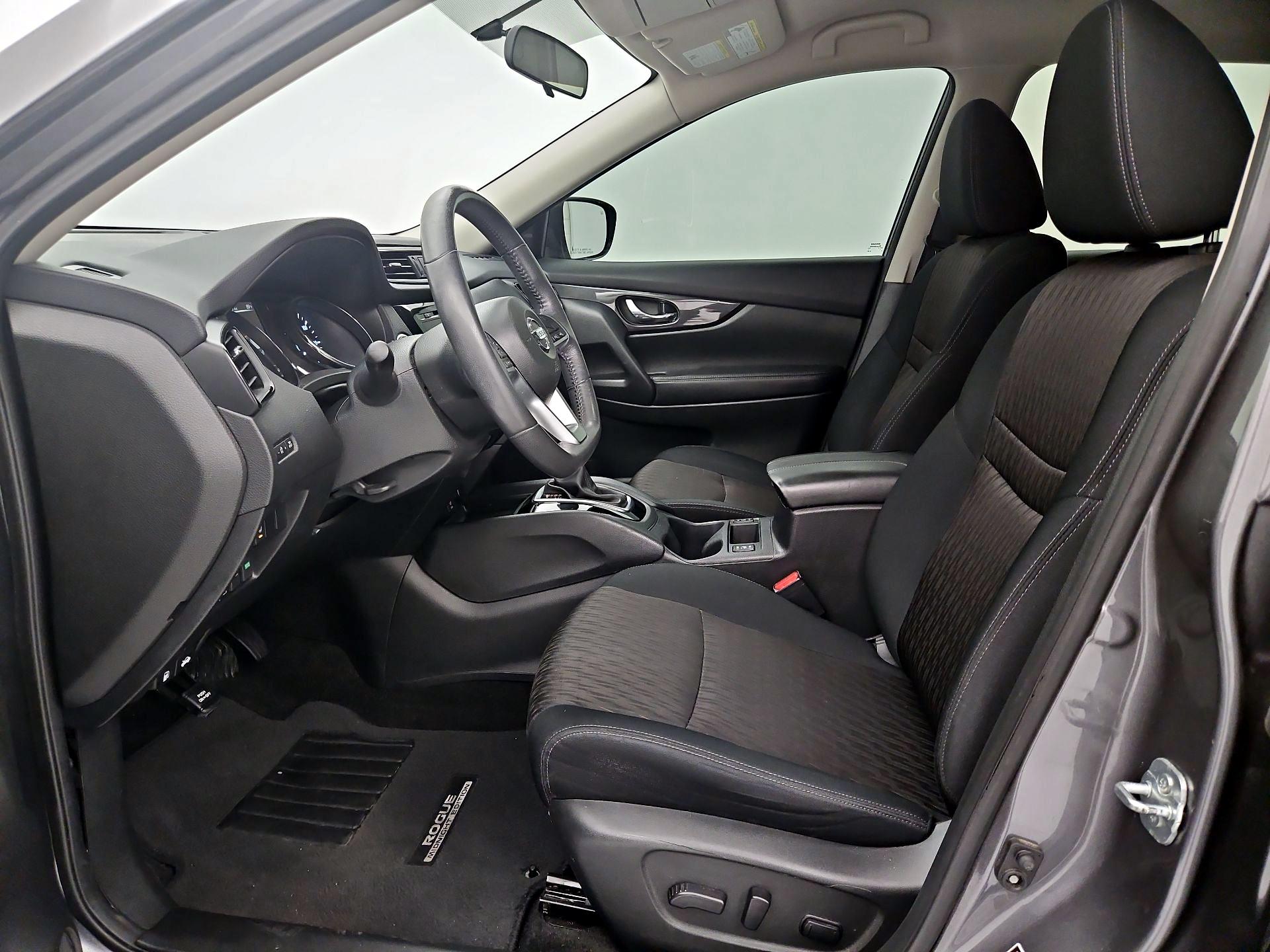 Thumbnail: 2017 Nissan Rogue - 11