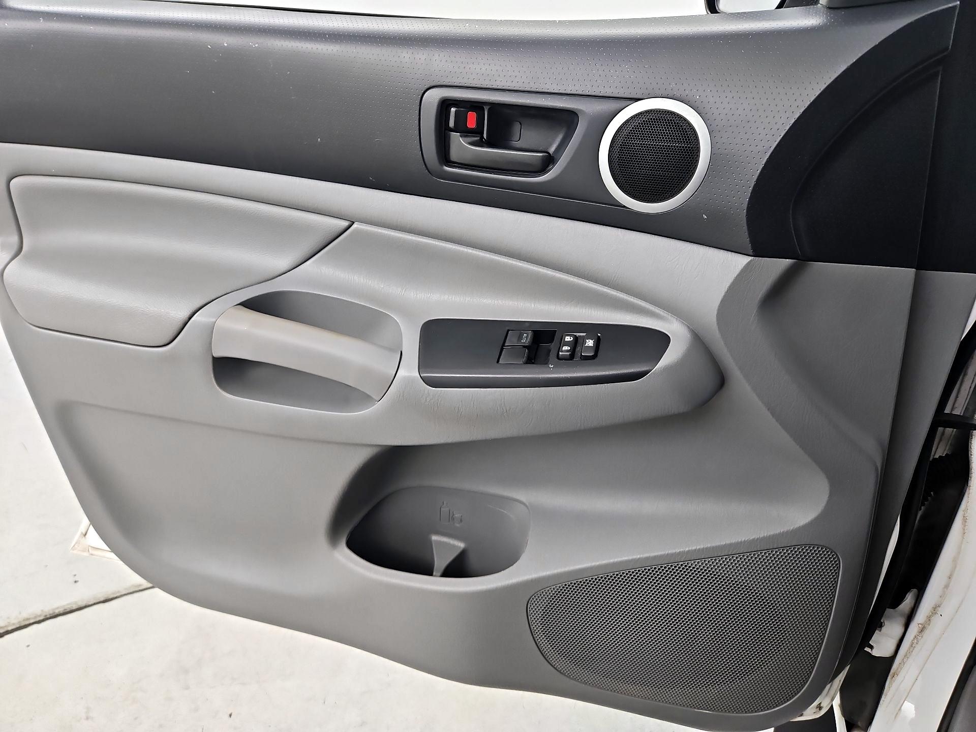 Thumbnail: 2015 Toyota Tacoma - 12