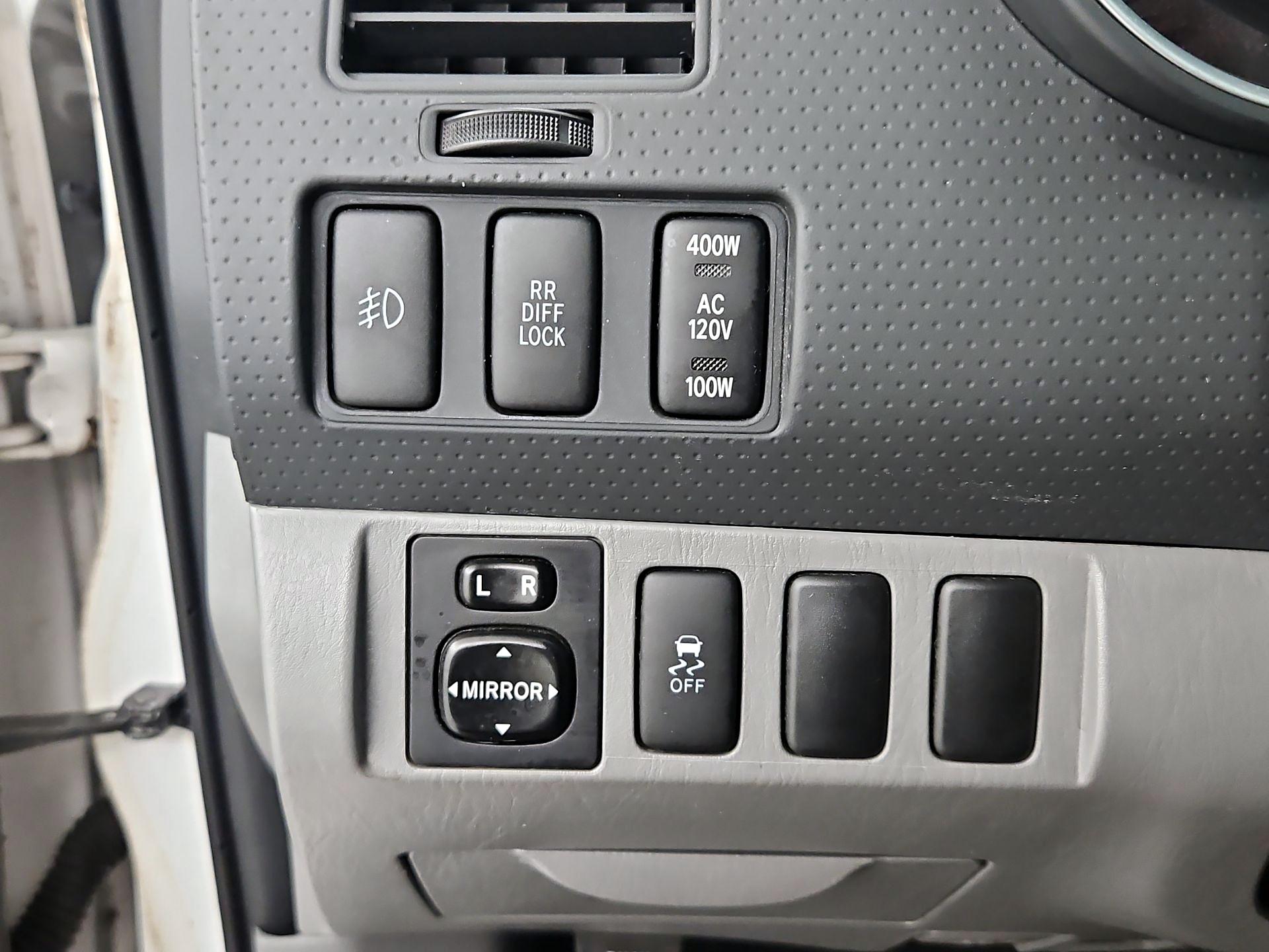 Thumbnail: 2015 Toyota Tacoma - 13