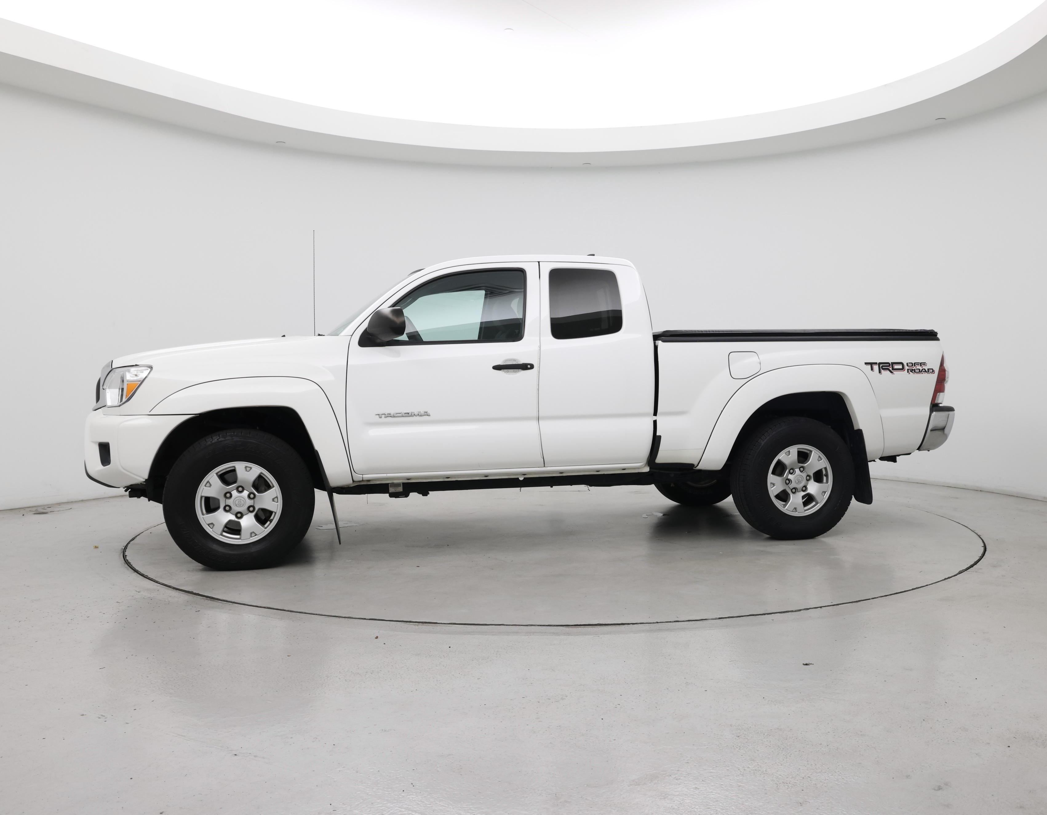 Thumbnail: 2015 Toyota Tacoma - 3