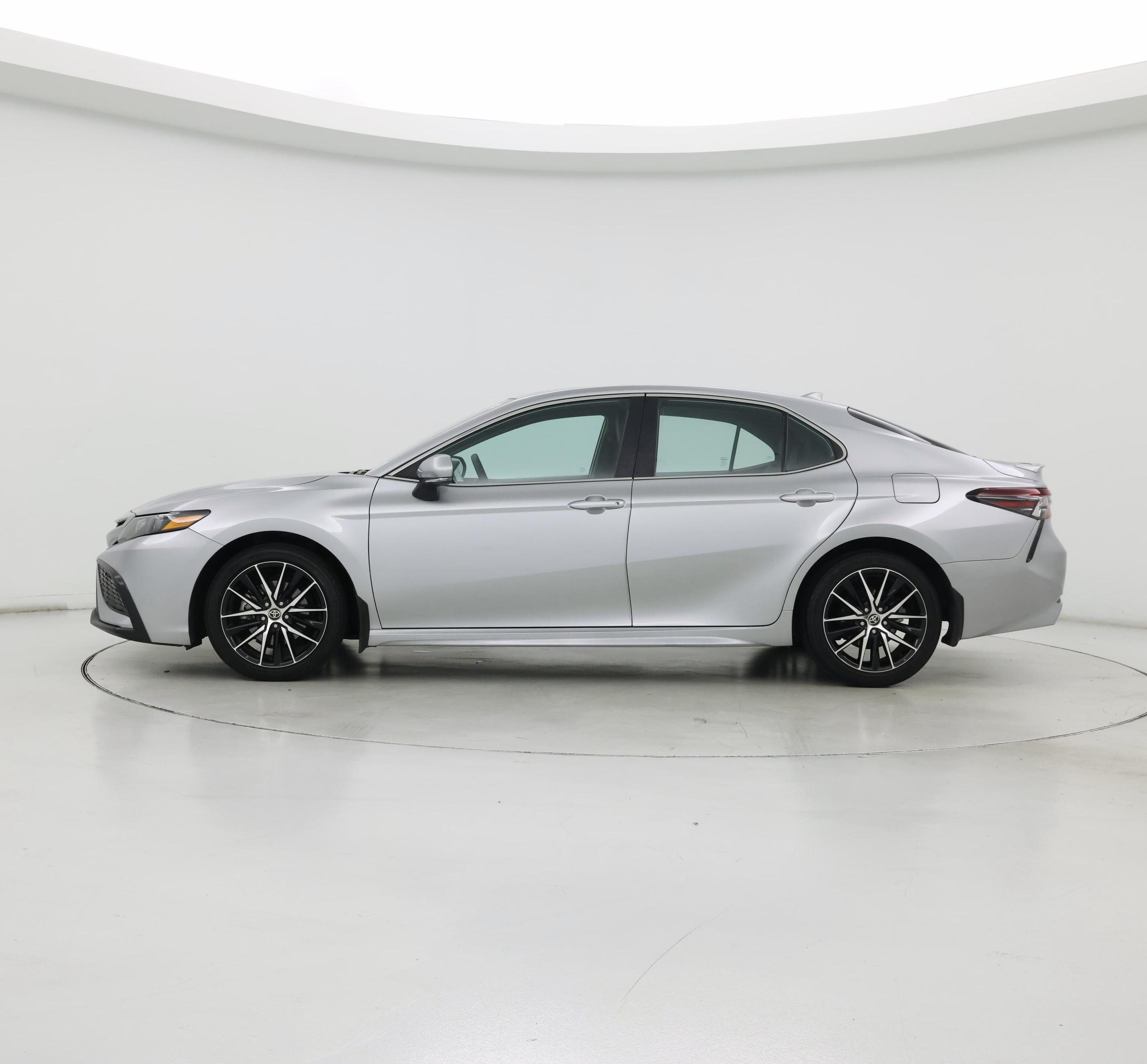 Thumbnail: 2022 Toyota Camry - 3