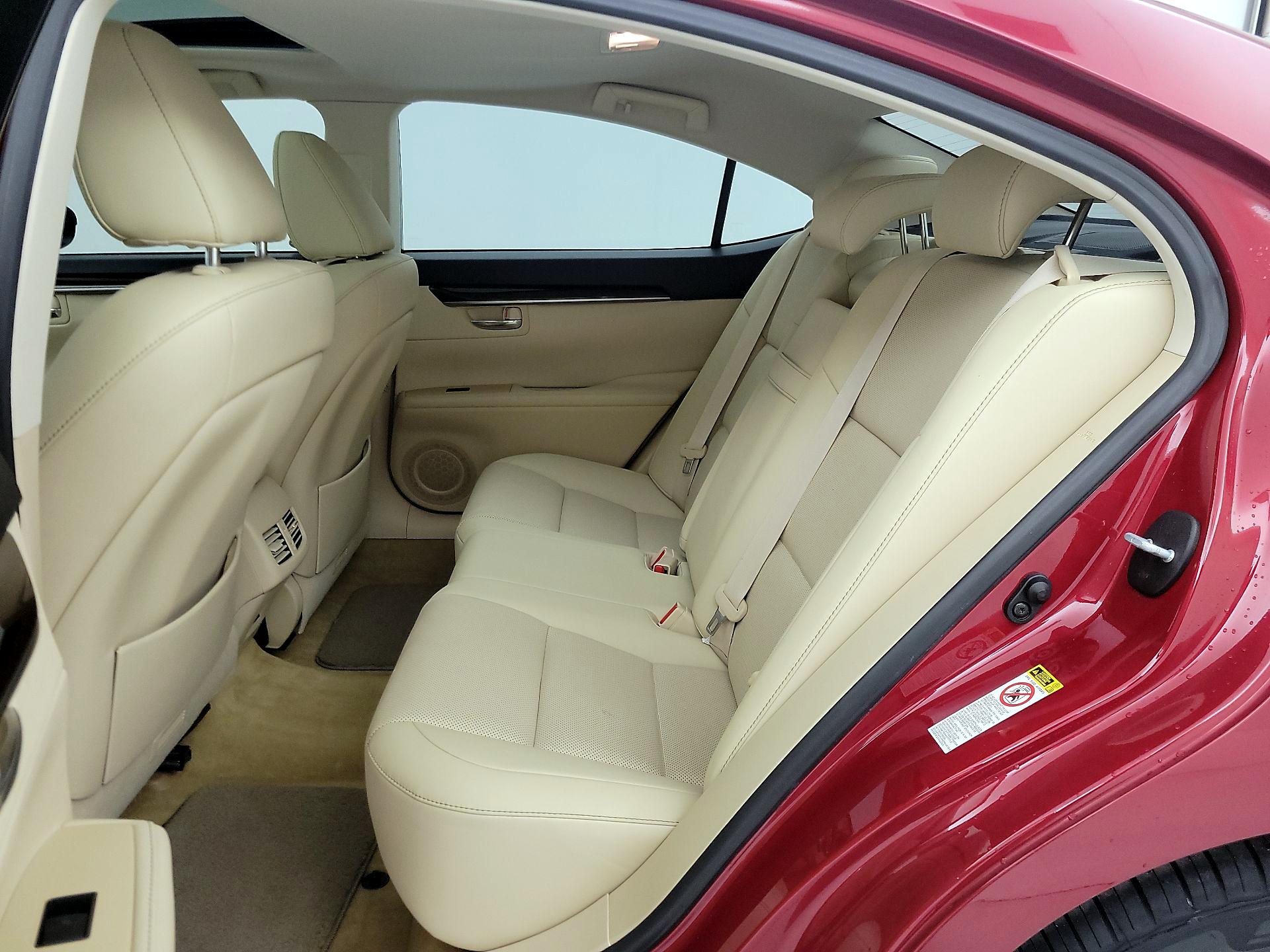 Thumbnail: 2015 Lexus ES - 20