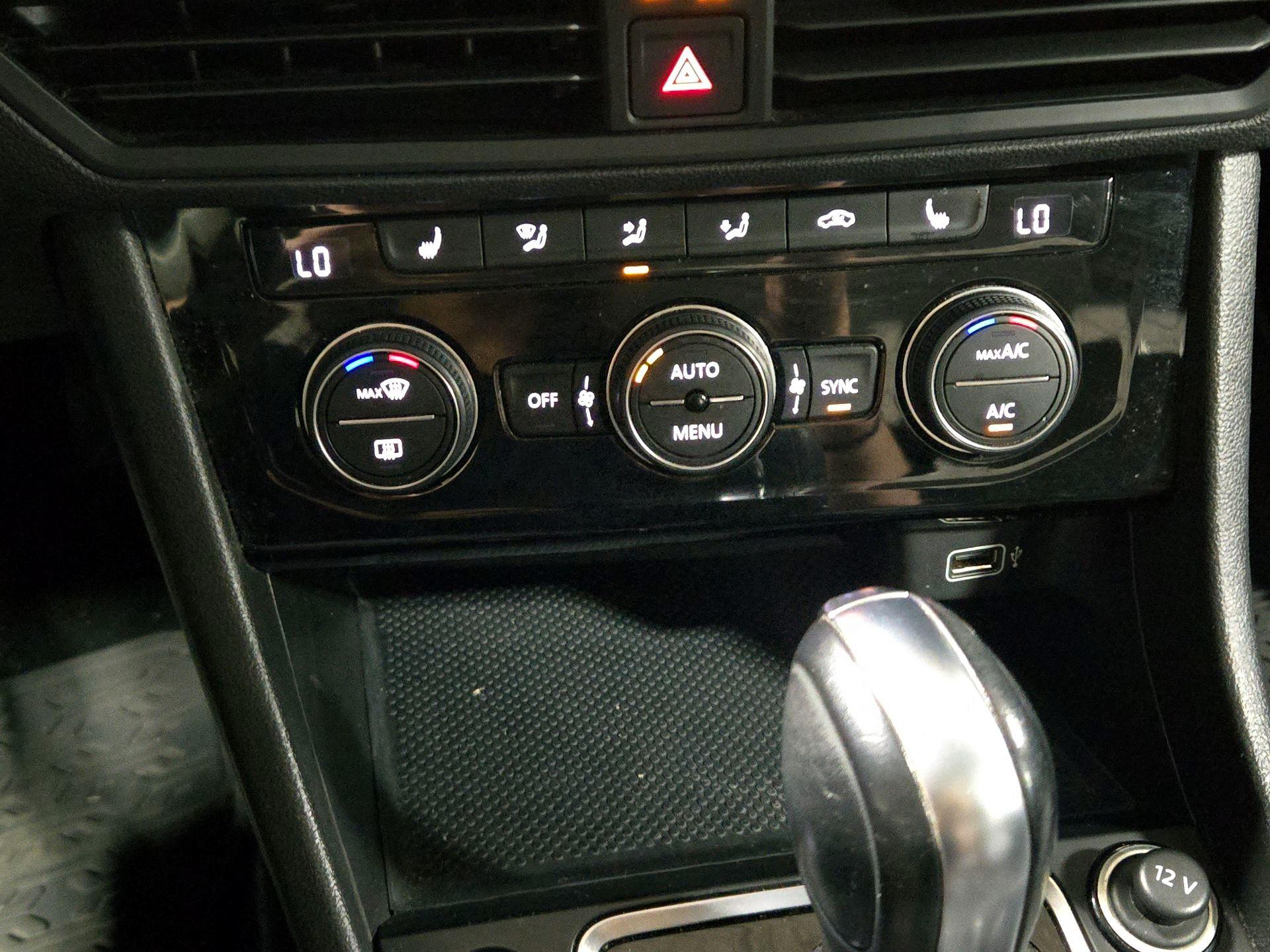 Thumbnail: 2019 Volkswagen Jetta - 16
