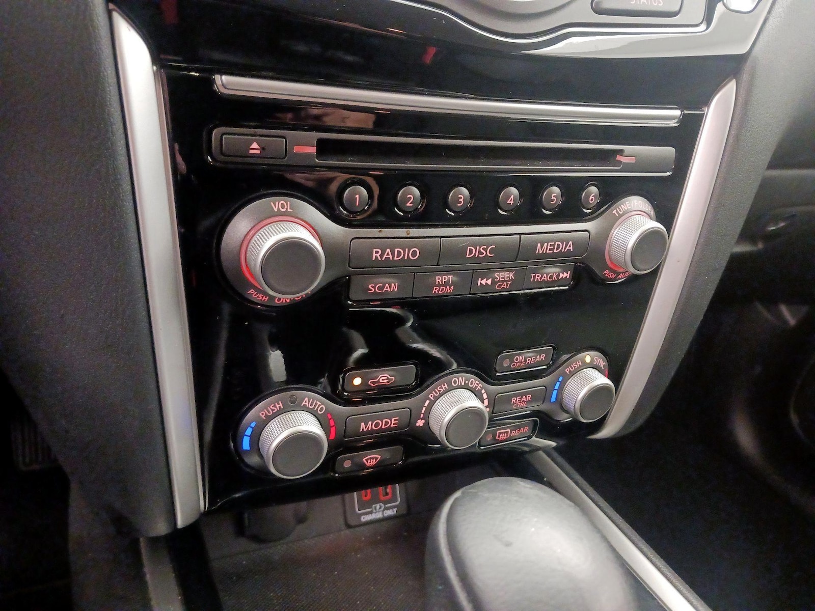 2019 Nissan Pathfinder SV - Photo 17