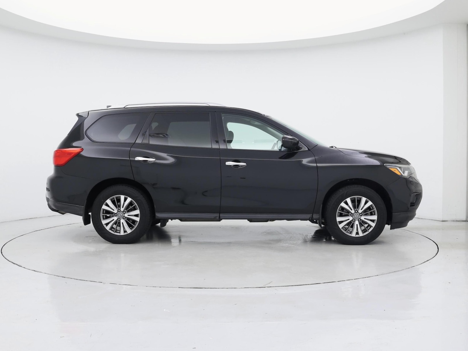 2019 Nissan Pathfinder SV - Photo 8