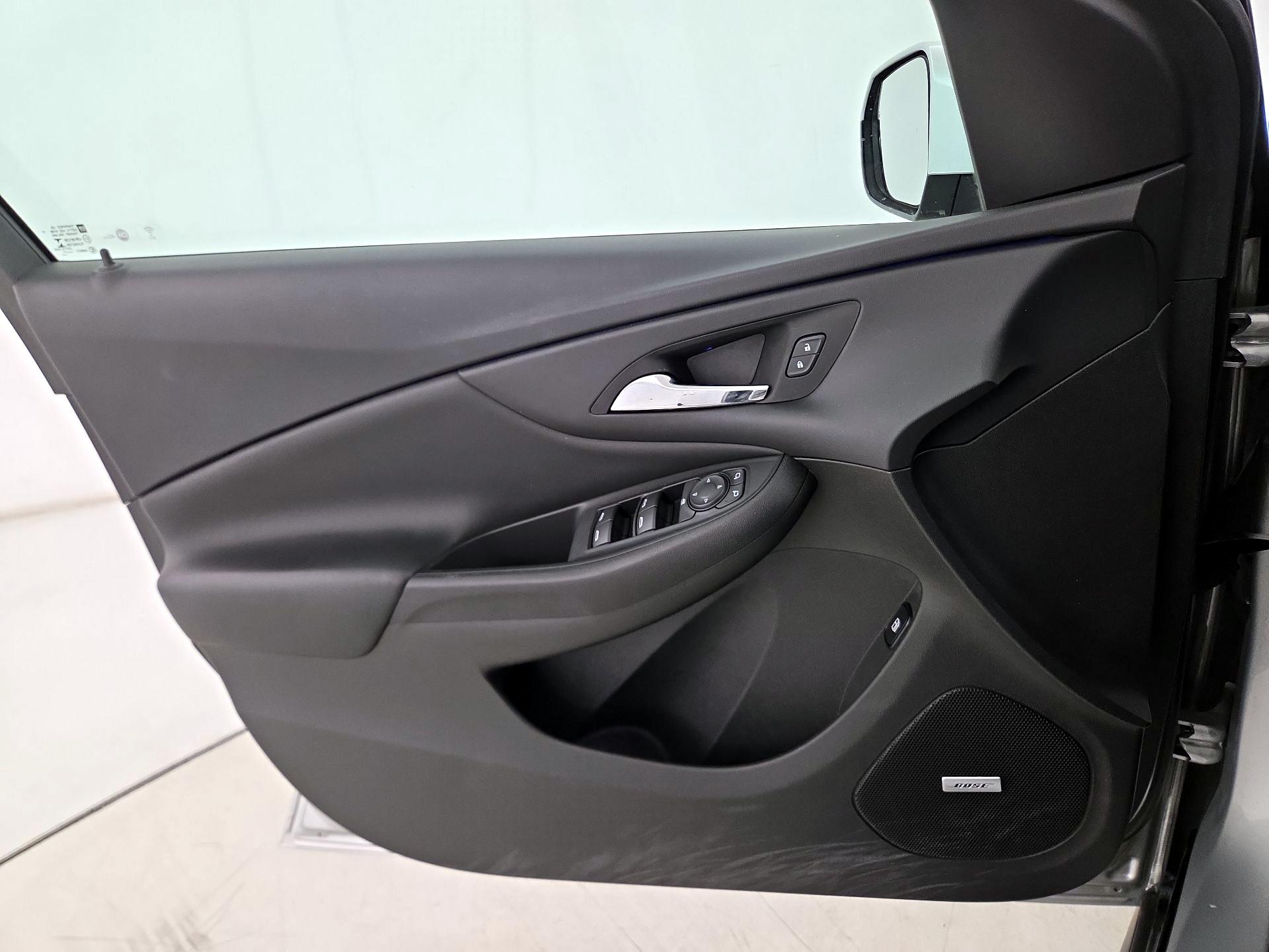 Thumbnail: 2017 Chevrolet Volt - 12