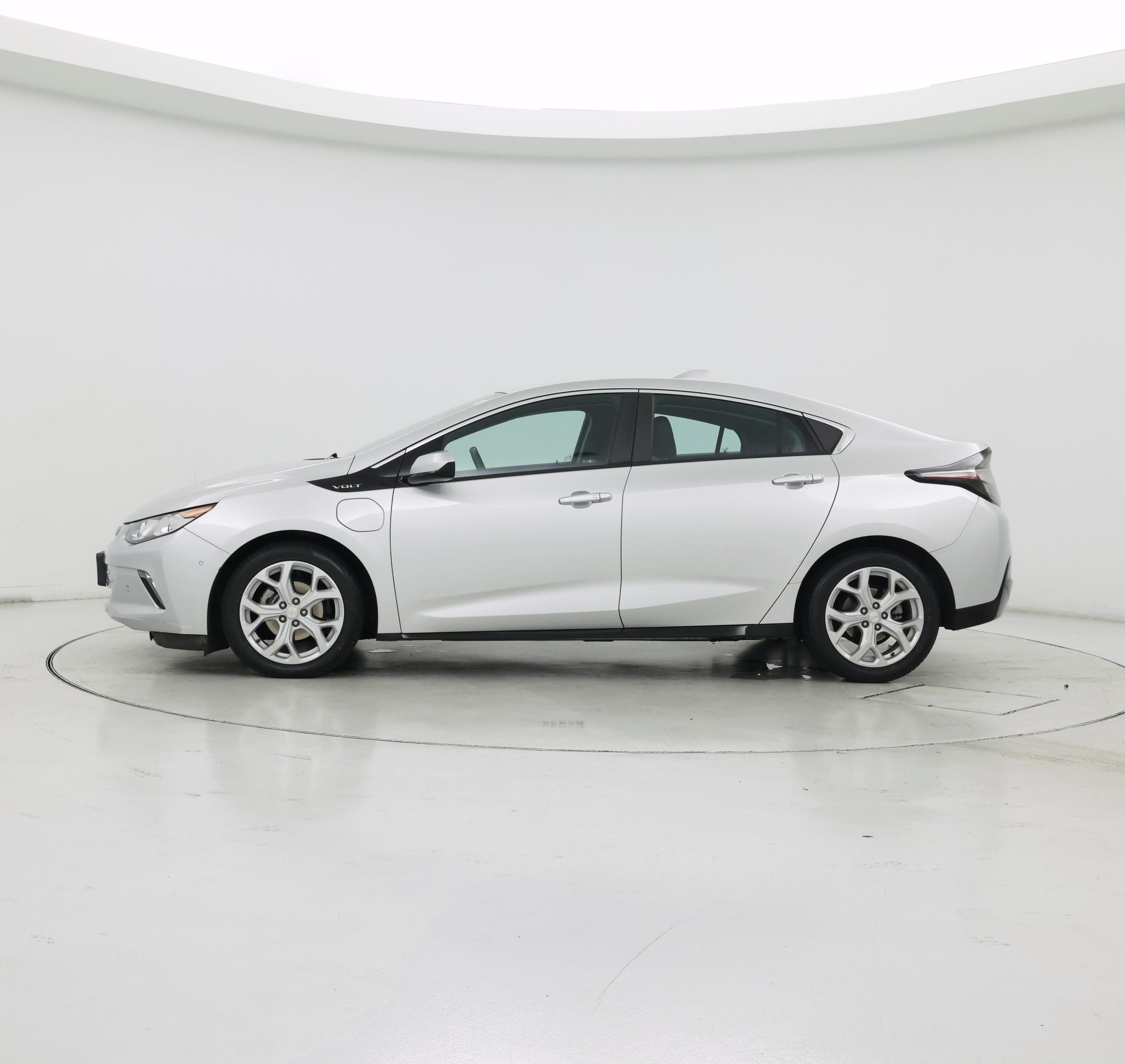 Thumbnail: 2017 Chevrolet Volt - 3