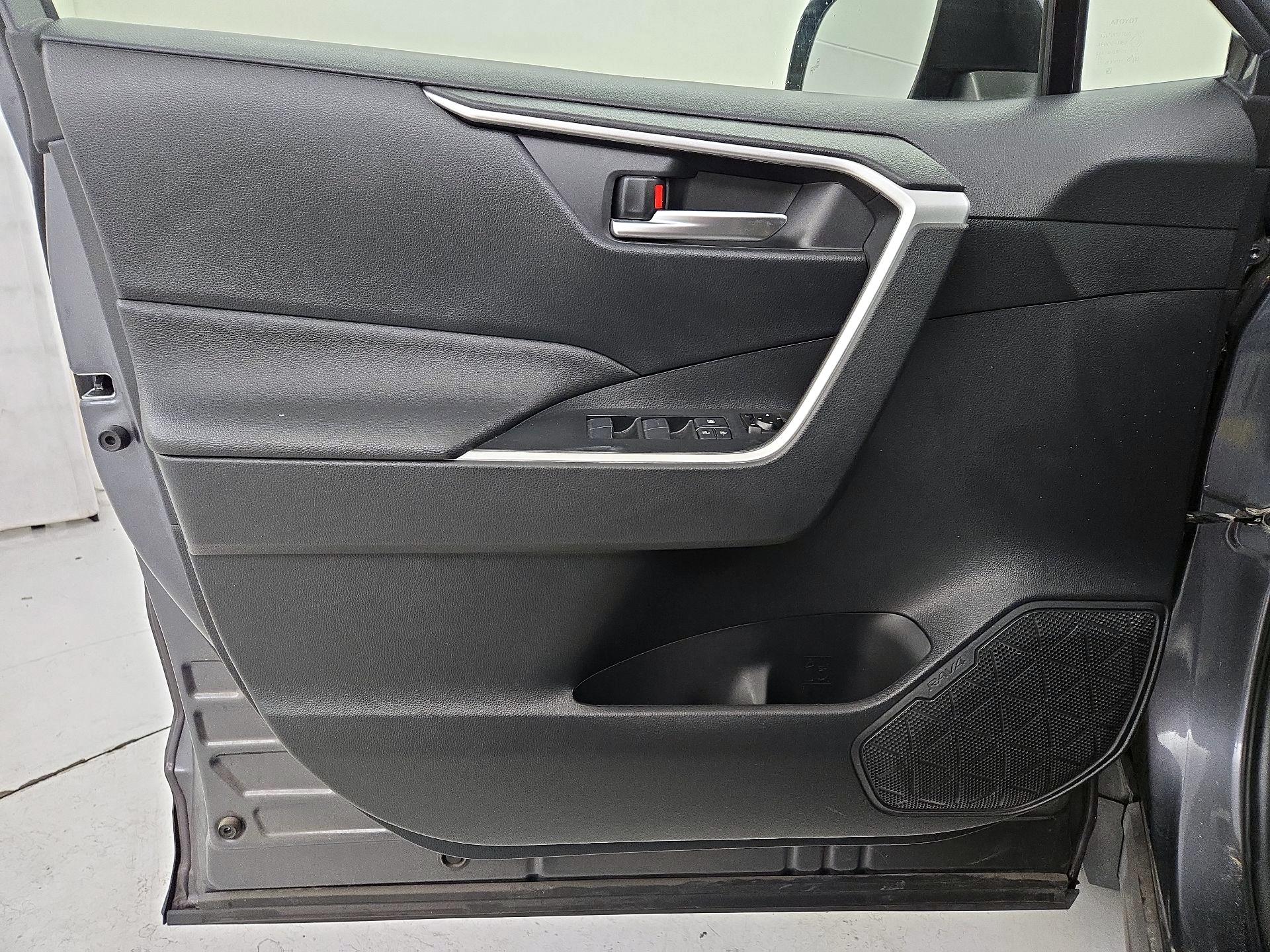 Thumbnail: 2019 Toyota RAV4 - 12