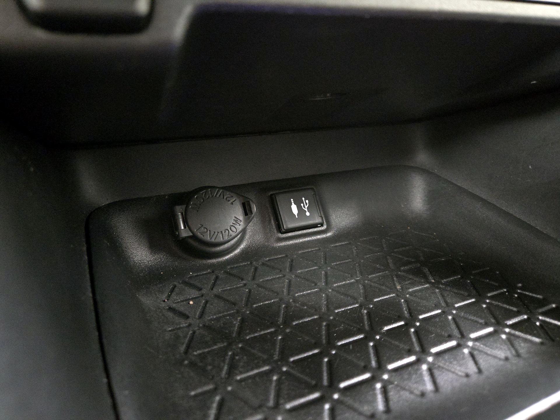 Thumbnail: 2019 Toyota RAV4 - 18