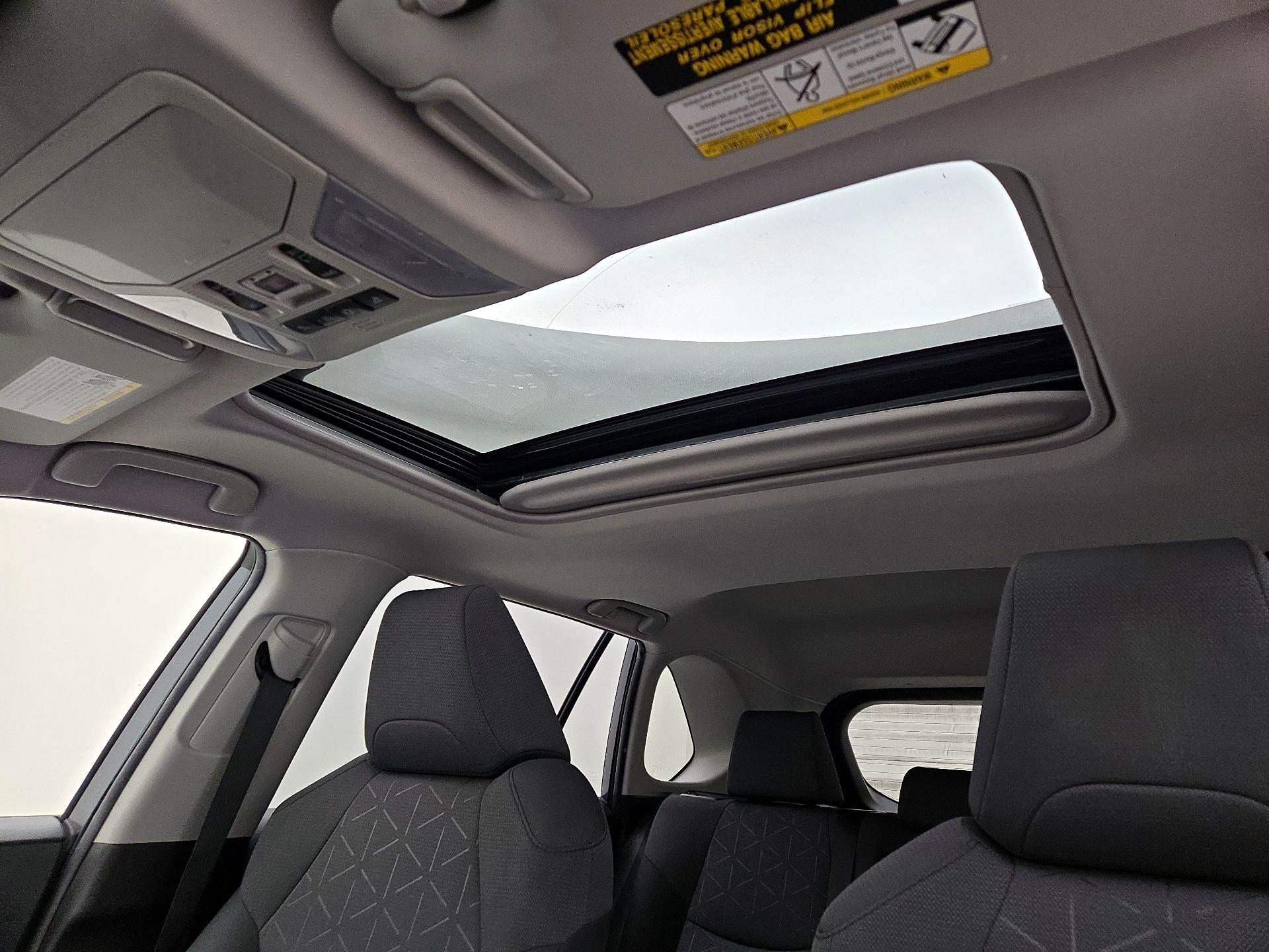 Thumbnail: 2019 Toyota RAV4 - 19