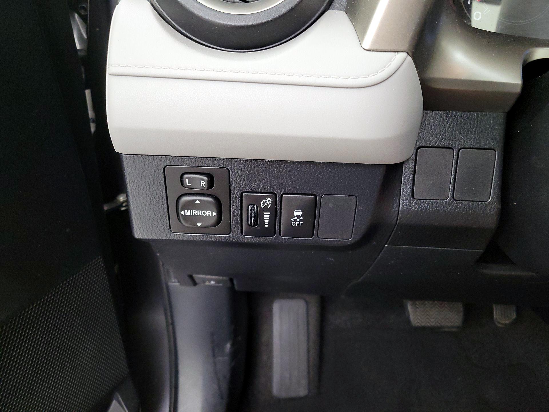 Thumbnail: 2014 Toyota RAV4 - 13